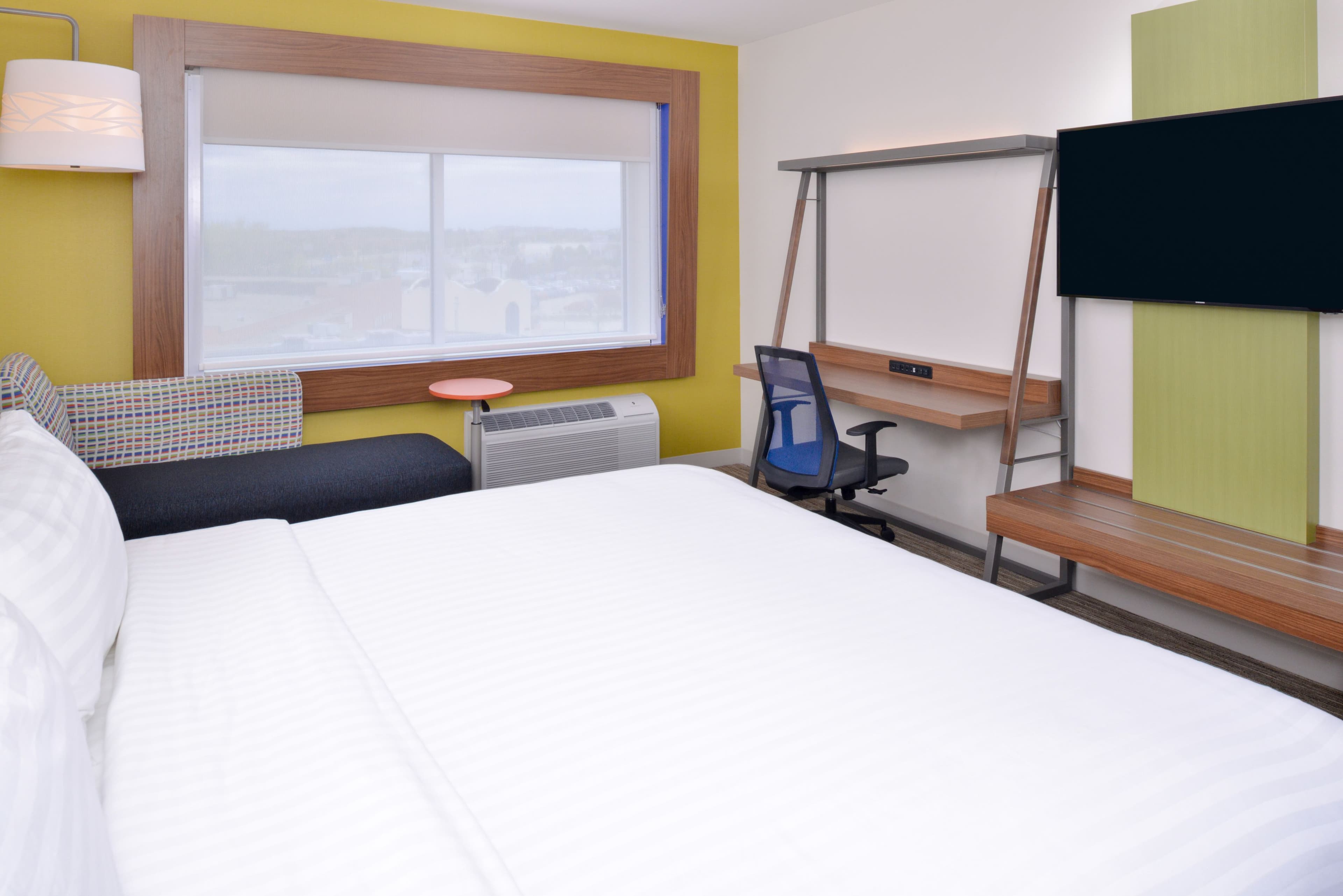 Holiday Inn Express & Suites Madison — 6