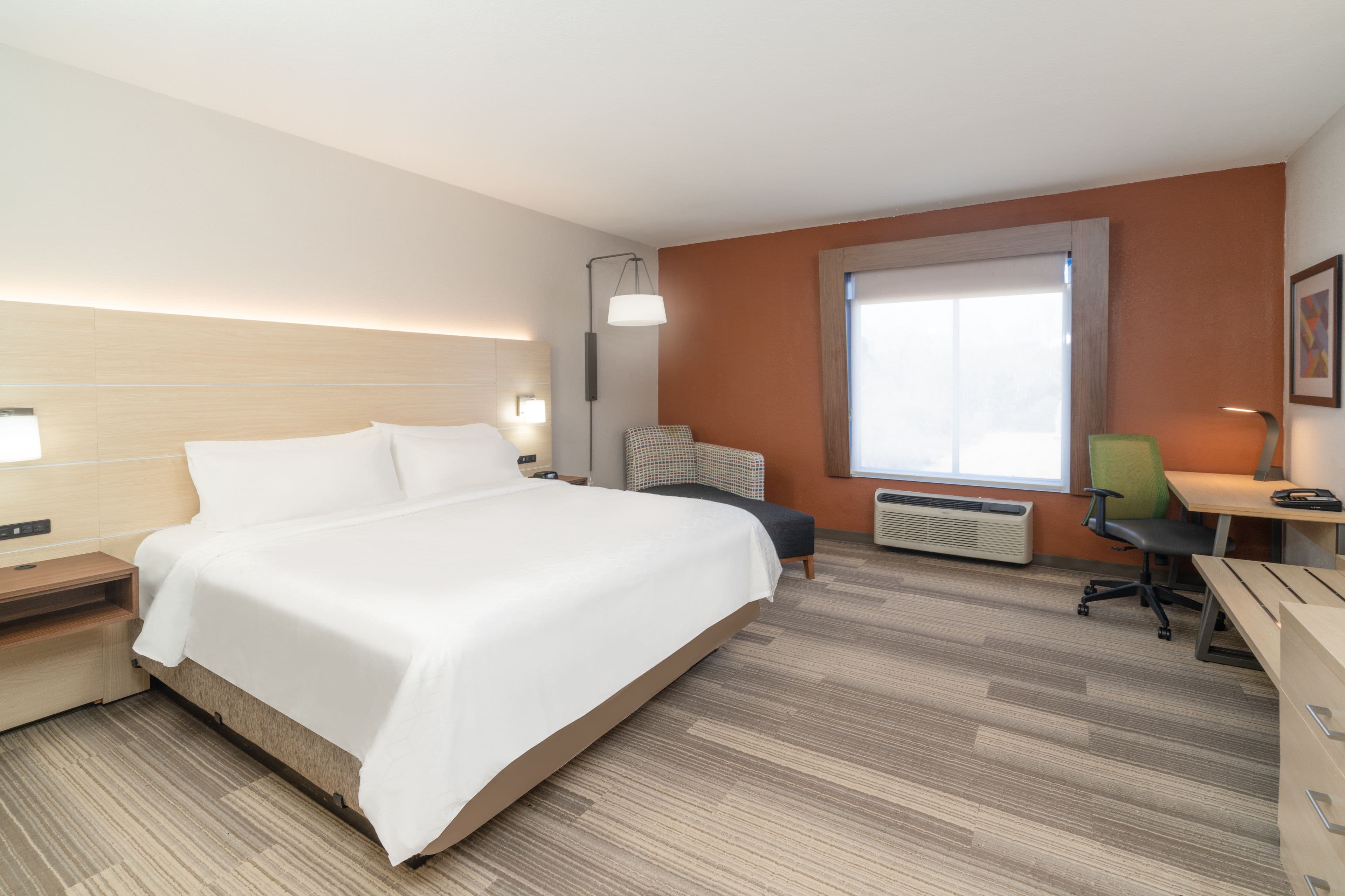 Holiday Inn Express & Suites Magee - Image 5