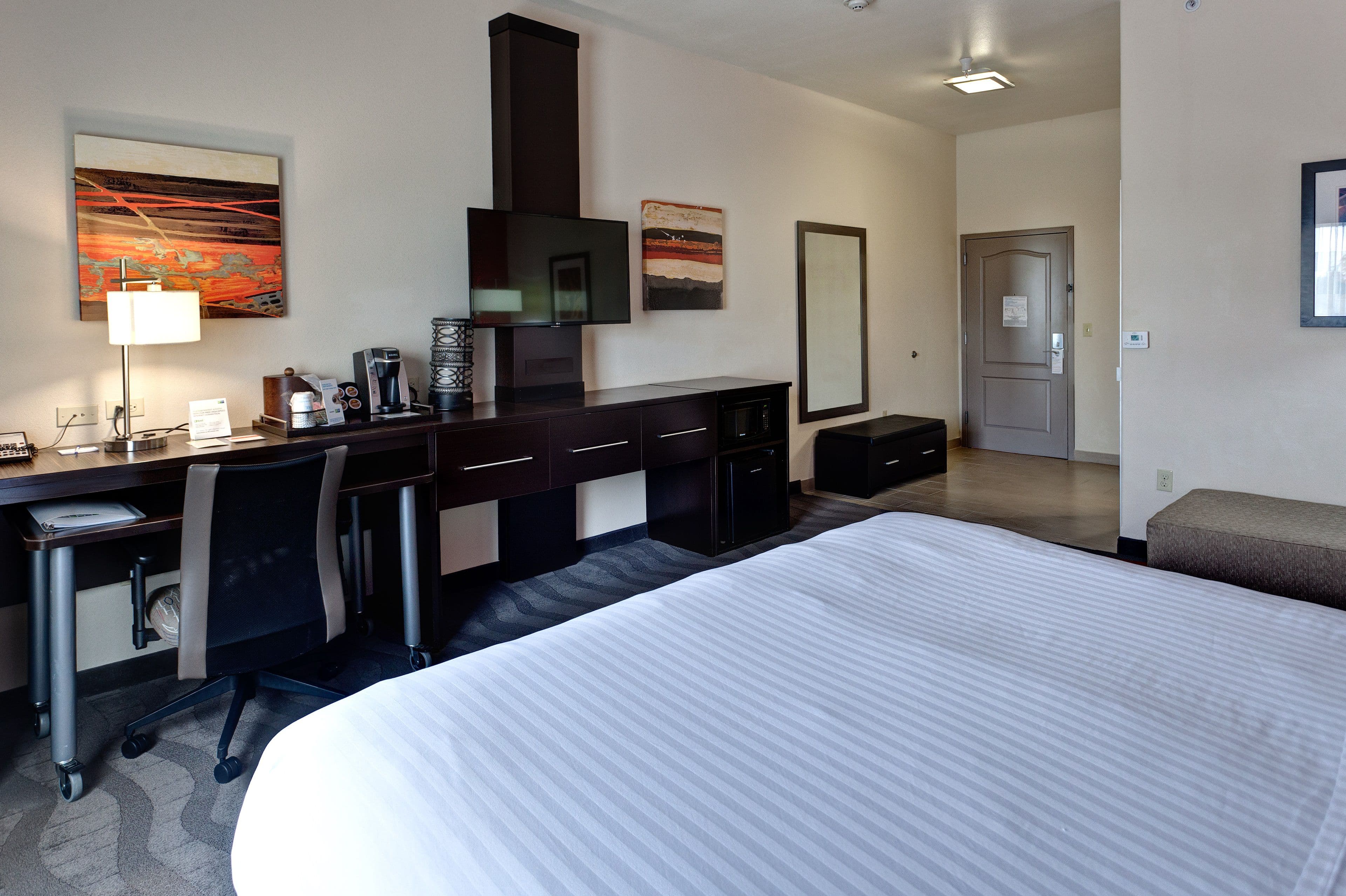 Holiday Inn Express & Suites Wichita Northwest Maize K-96 - Image 5