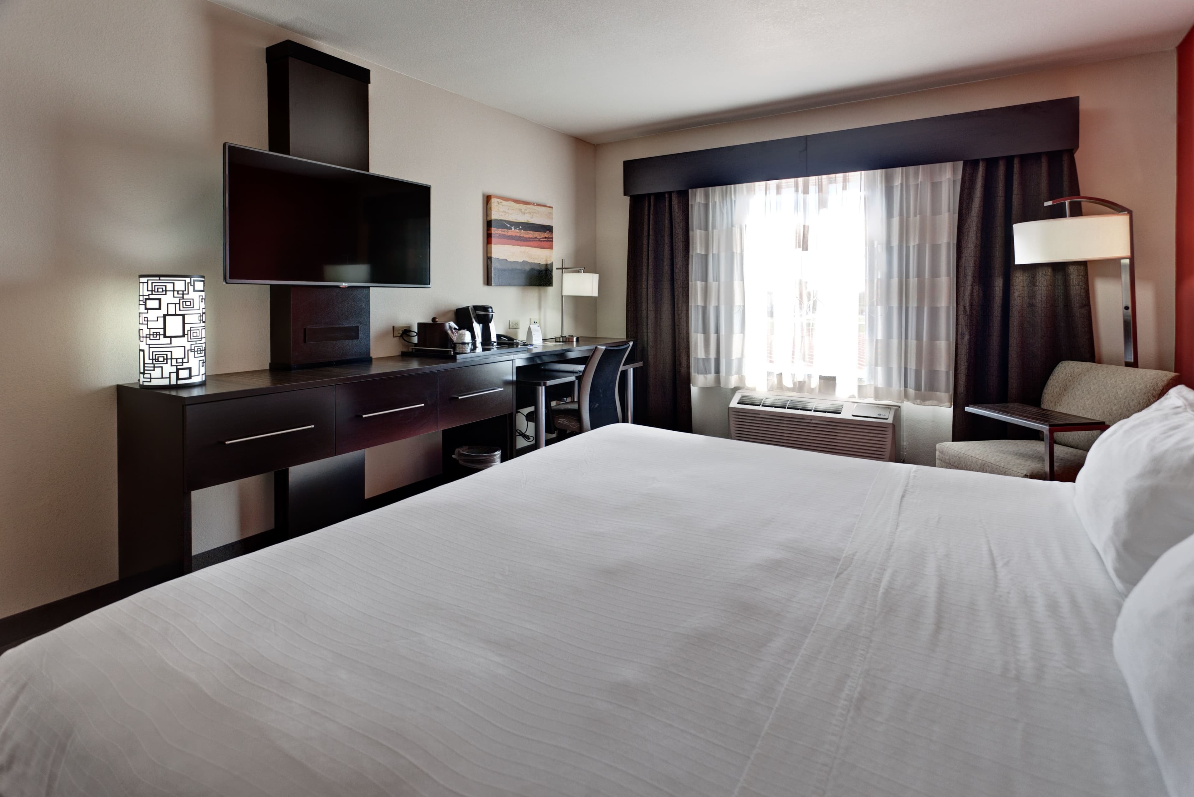 Holiday Inn Express & Suites Wichita Northwest Maize K-96 - Image 2