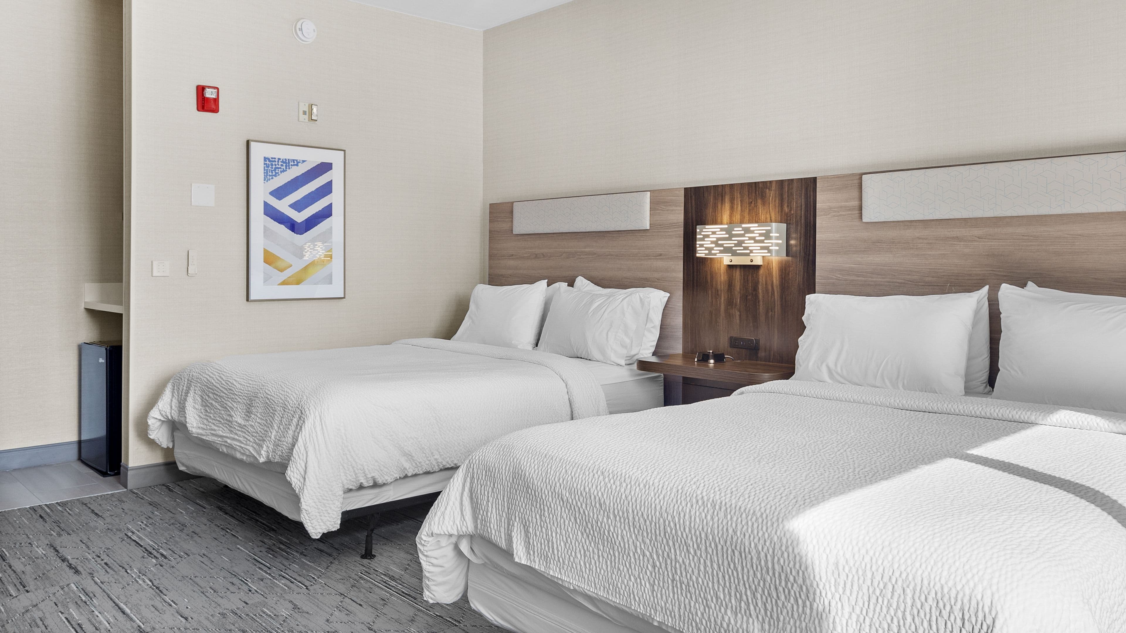 Holiday Inn Express & Suites Manchester-Airport — 15