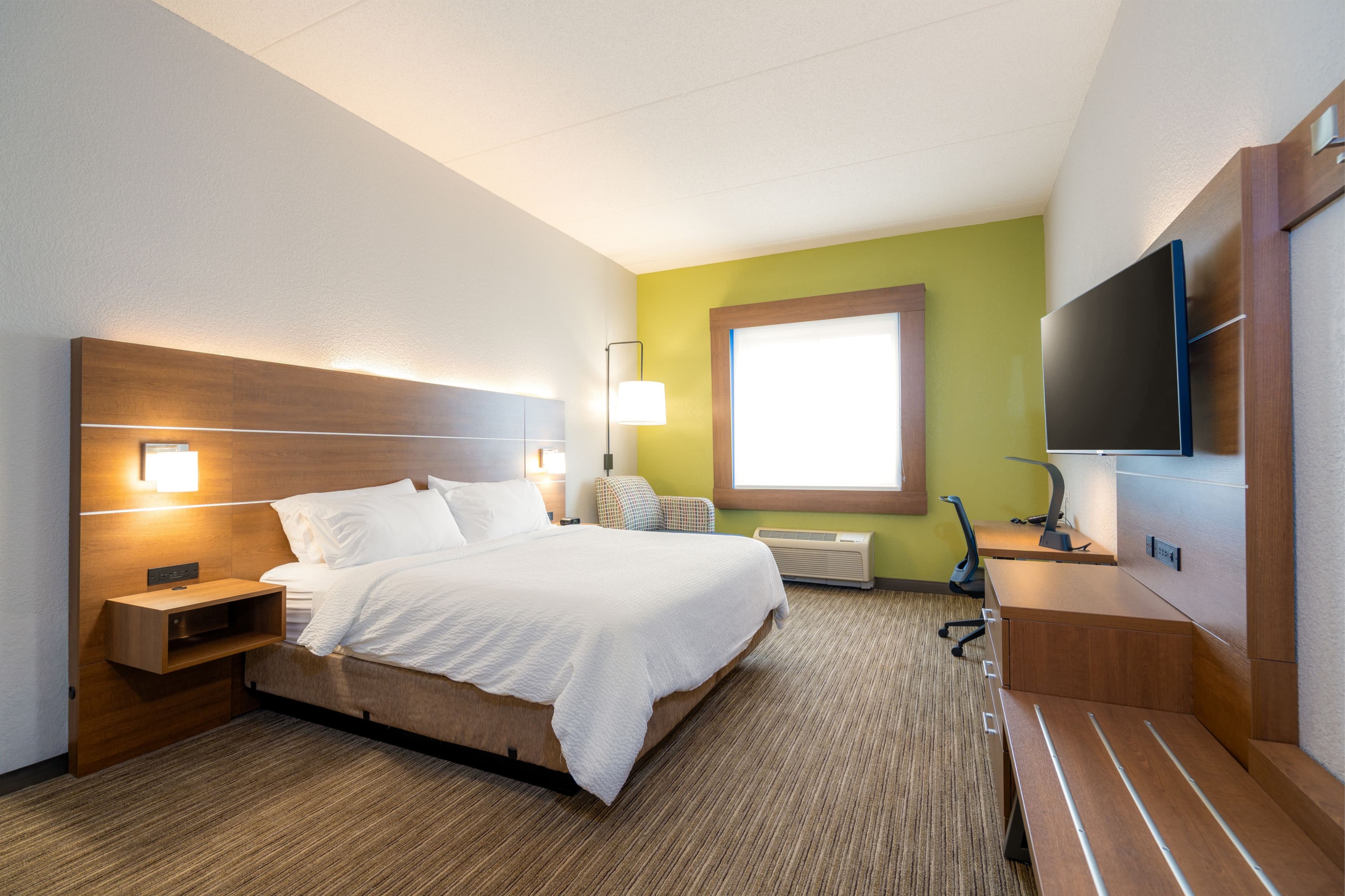 Holiday Inn Express & Suites Mankato East — 8