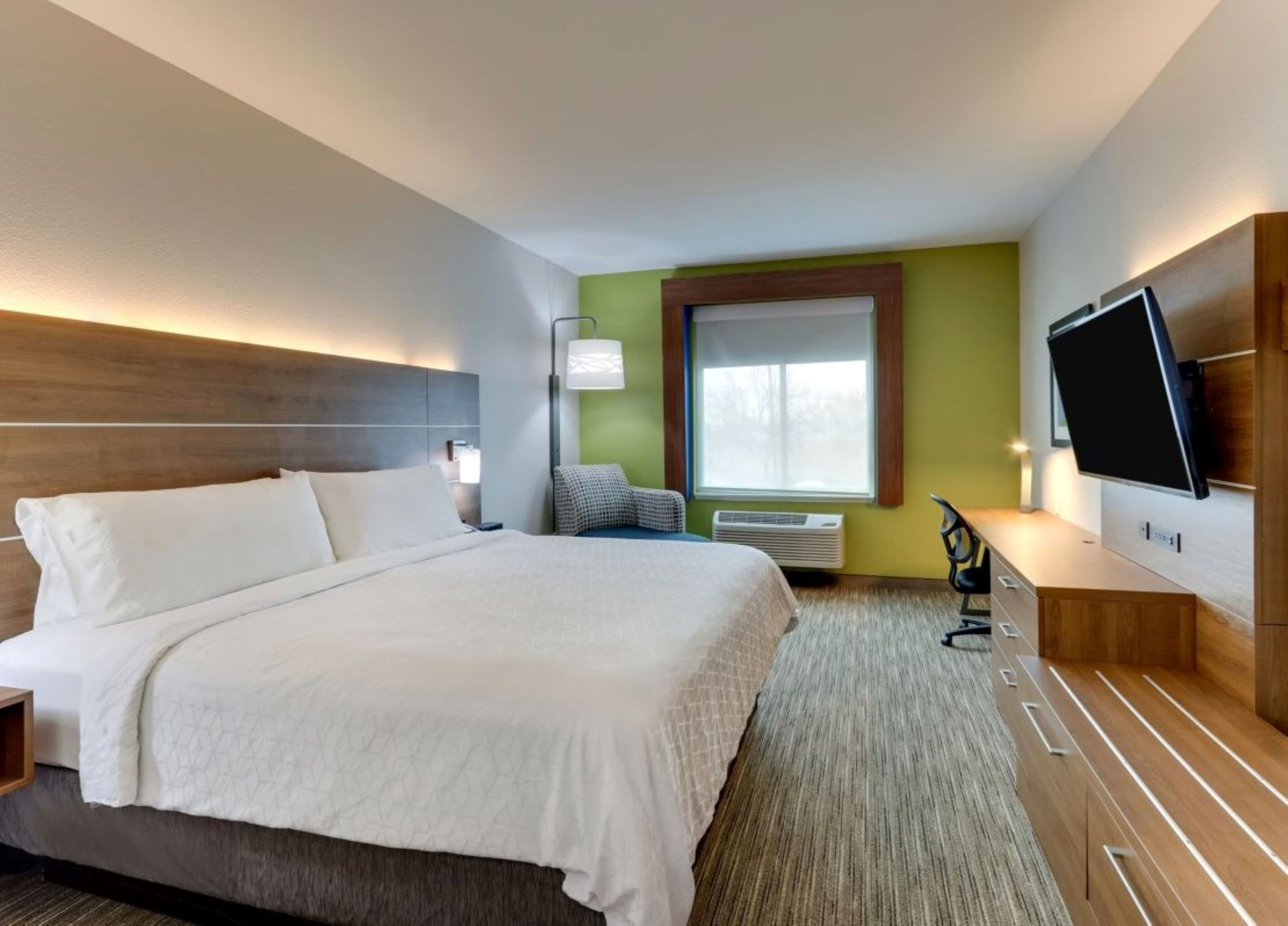 Holiday Inn Express & Suites Mankato East — 7