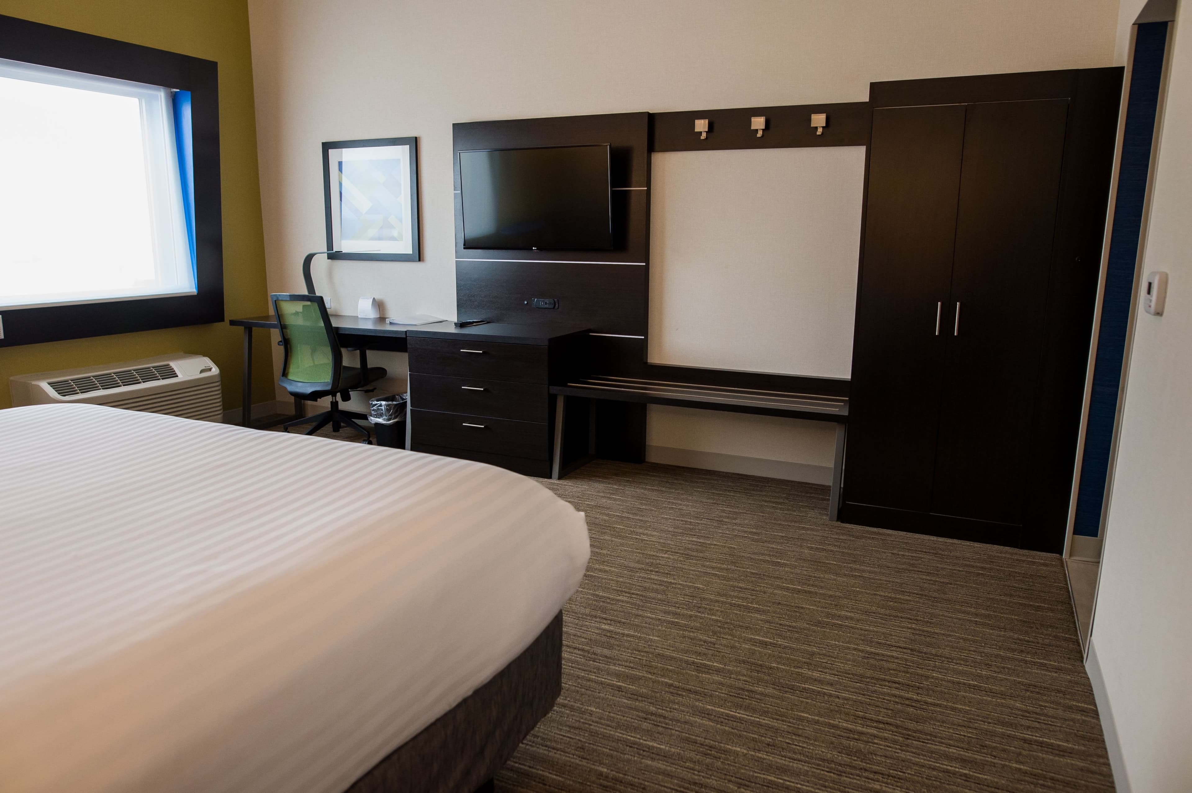 Holiday Inn Express & Suites Marietta — 8