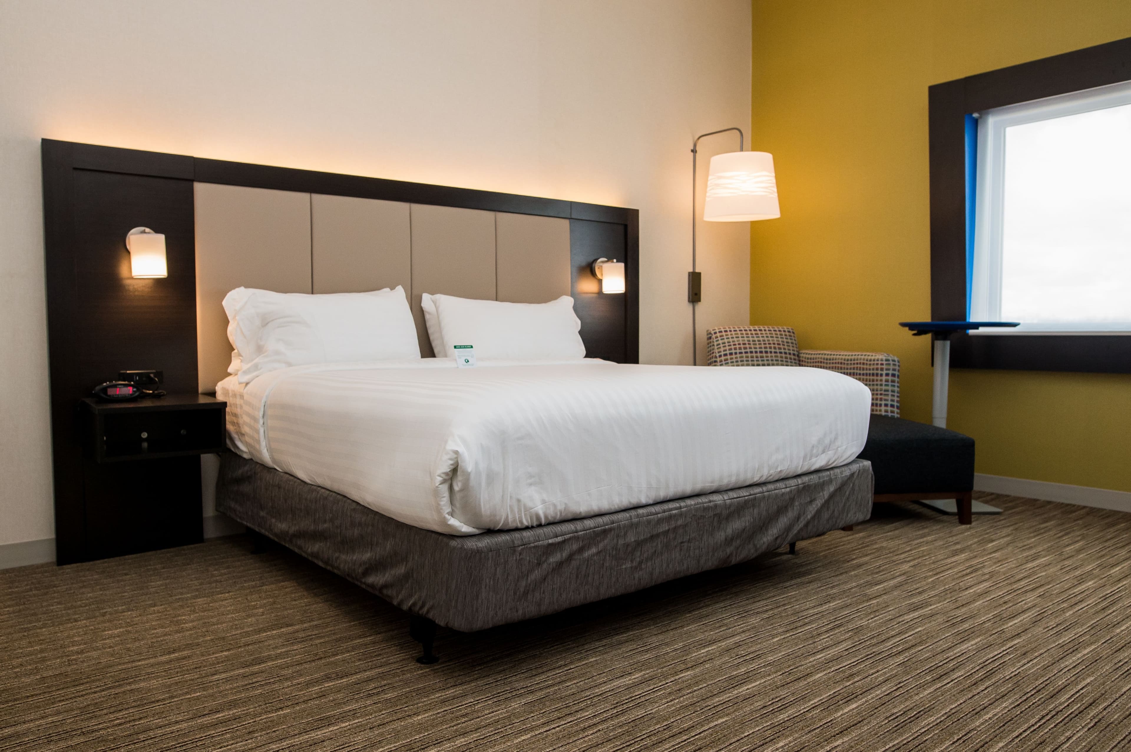 Holiday Inn Express & Suites Marietta — 6