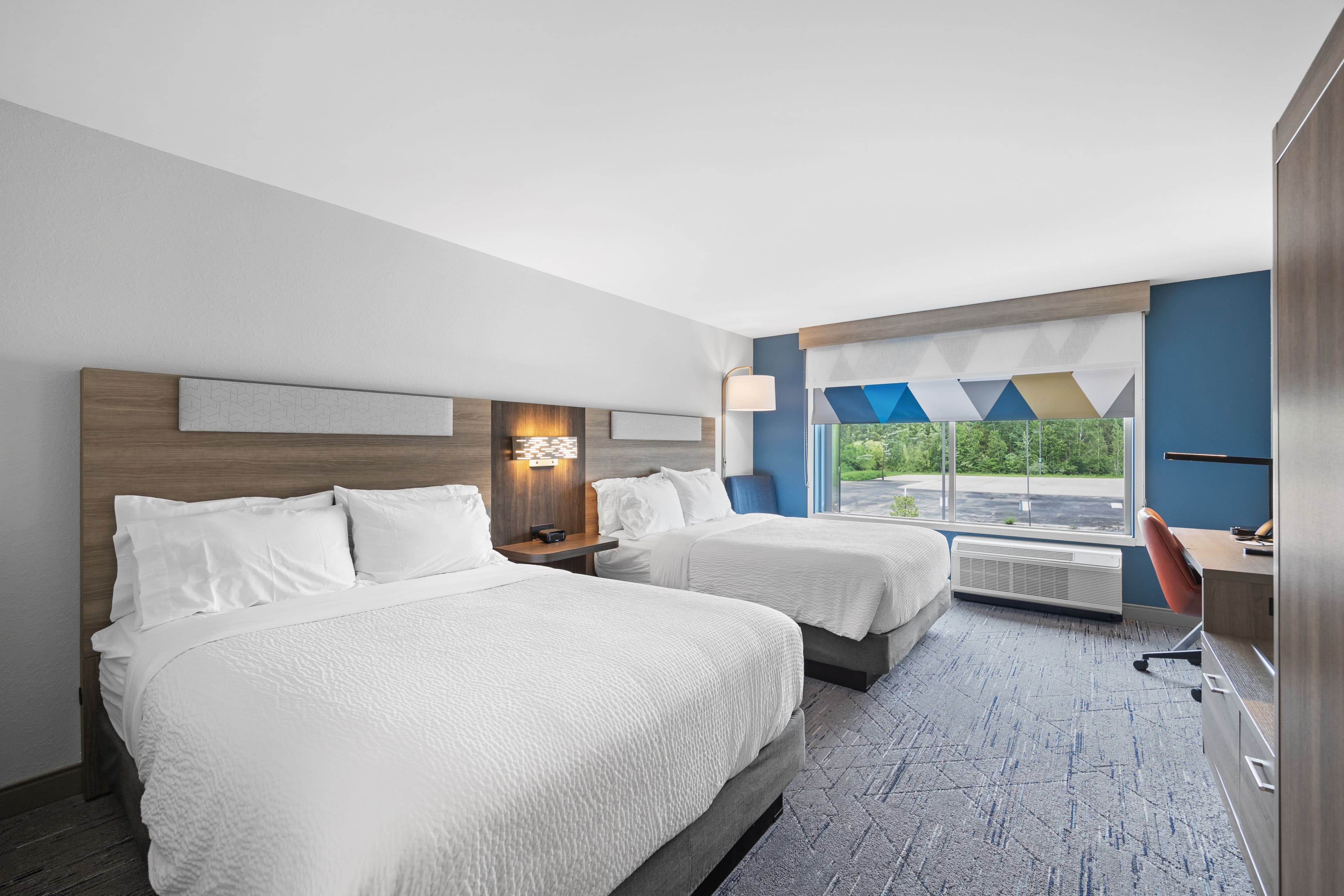 Holiday Inn Express & Suites Marinette — 8