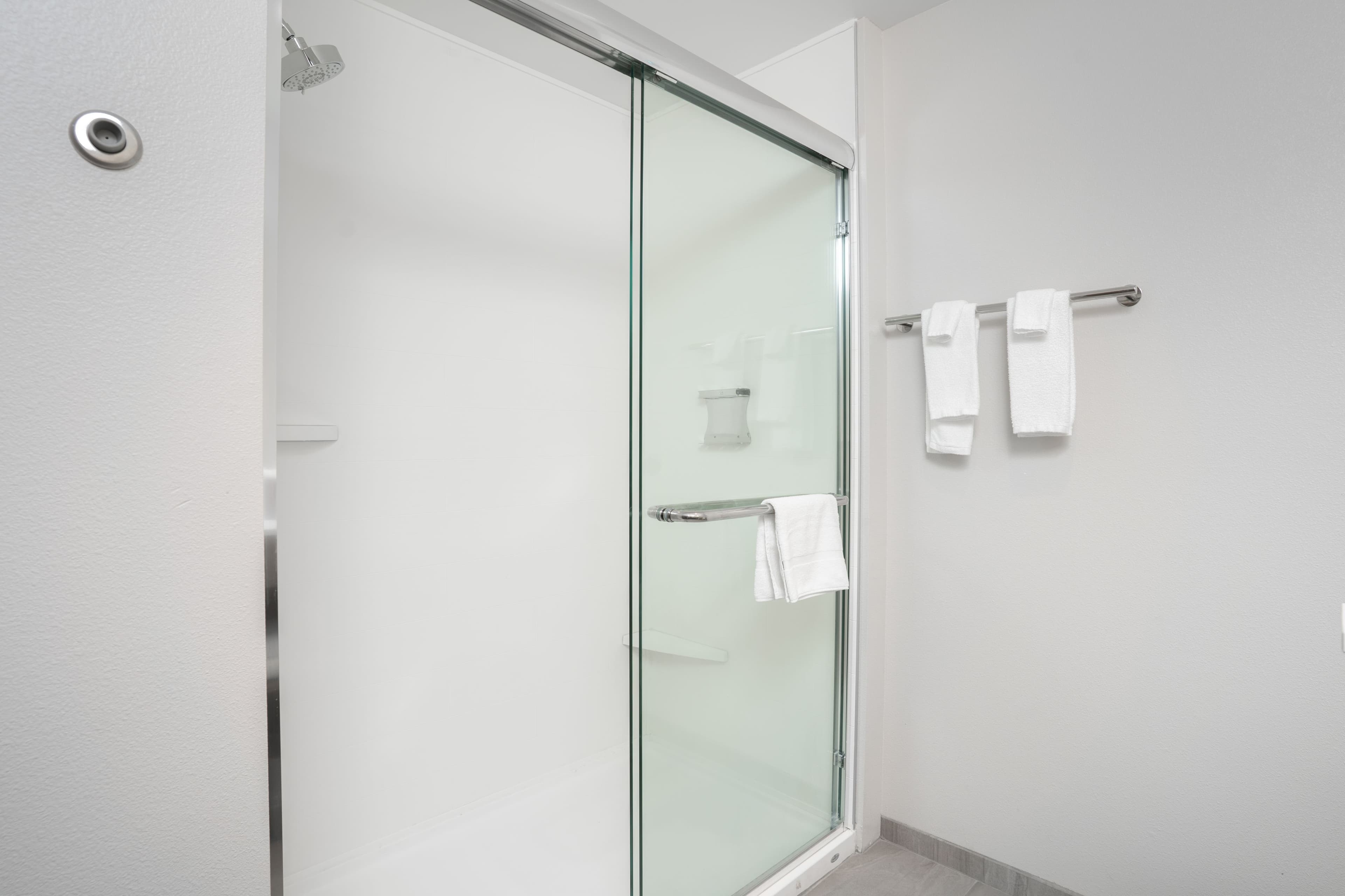 Holiday Inn Express & Suites Cedar Rapids NE - Marion — 9
