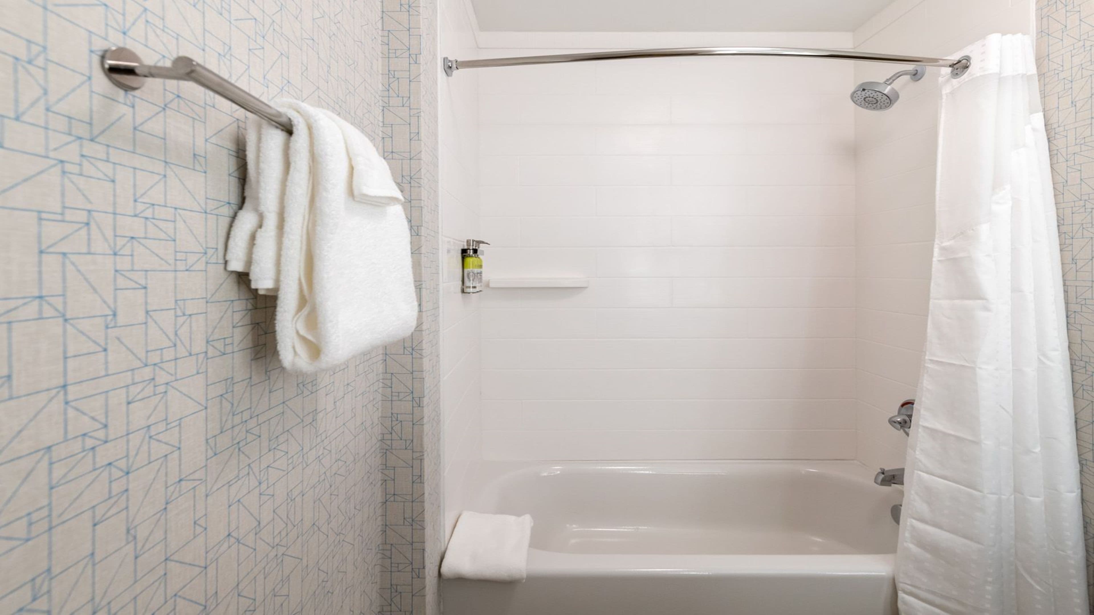 Holiday Inn Express & Suites Marion — 8