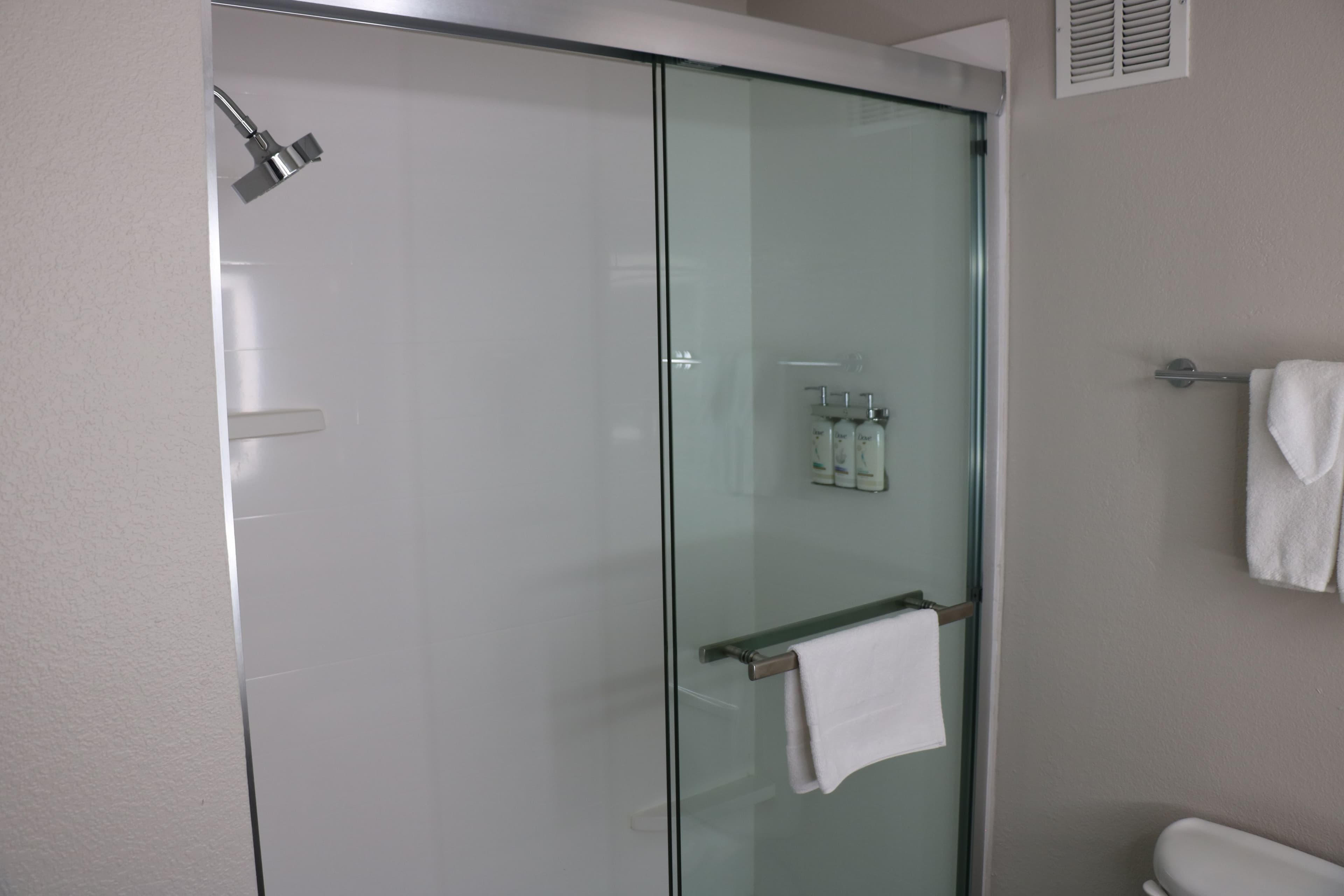 Holiday Inn Express & Suites Marquette — 6