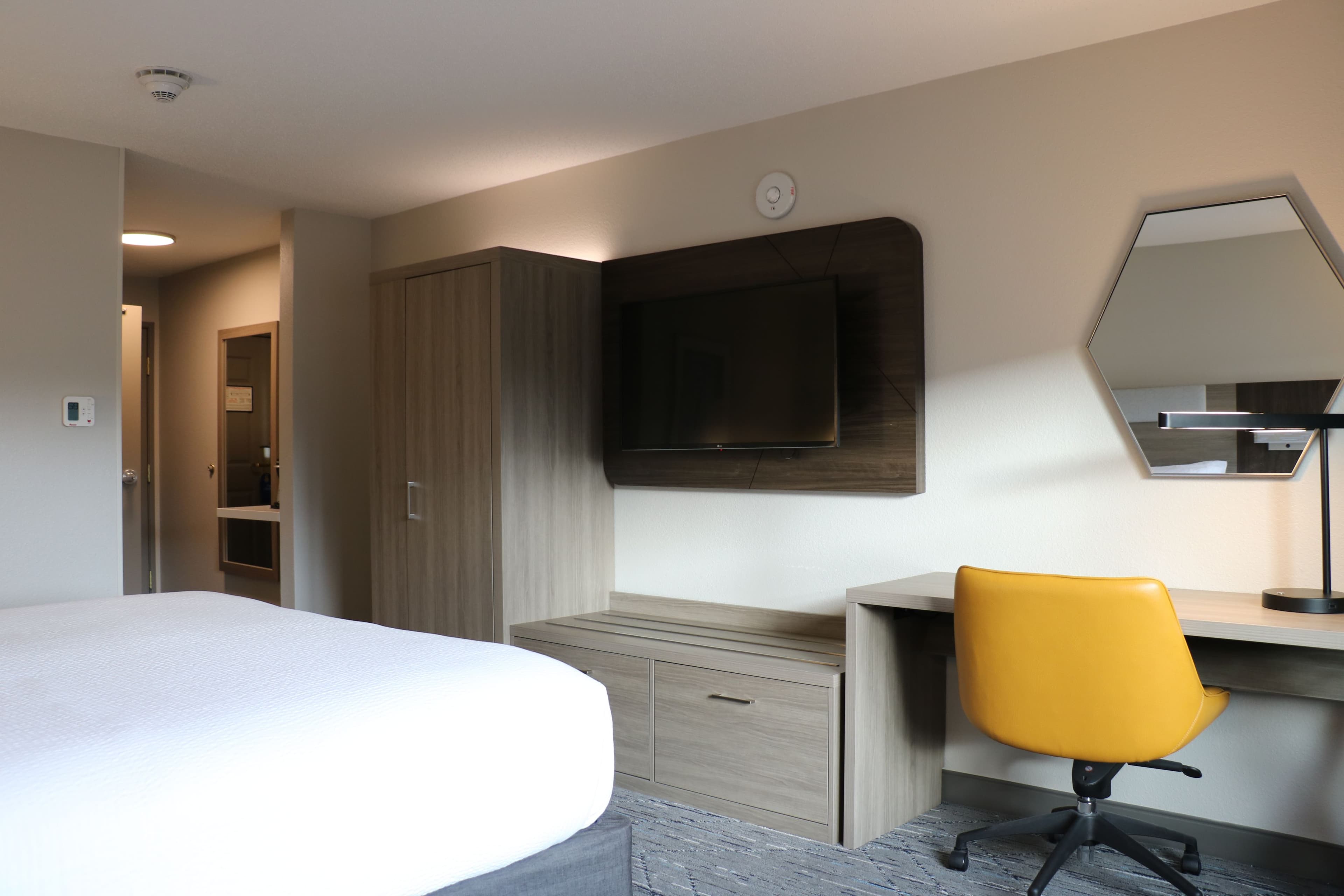 Holiday Inn Express & Suites Marquette — 17