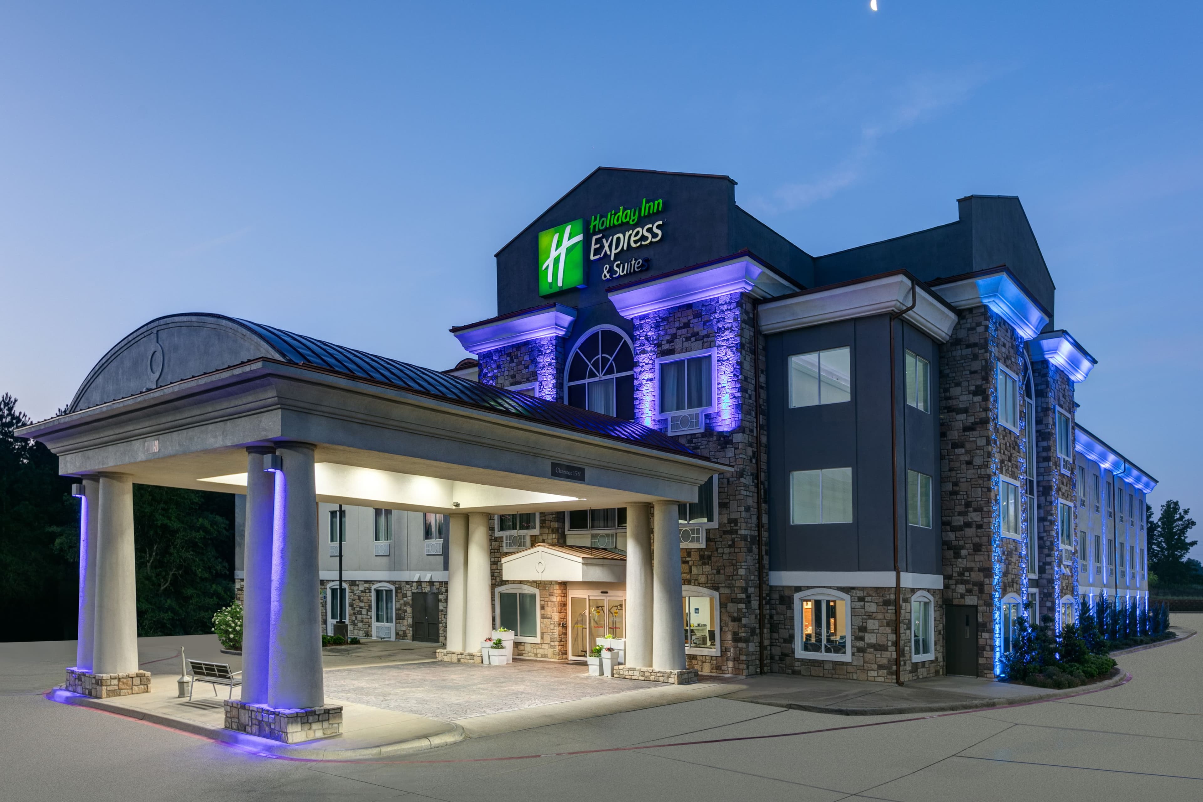 Holiday Inn Express & Suites Marshall - Image 1