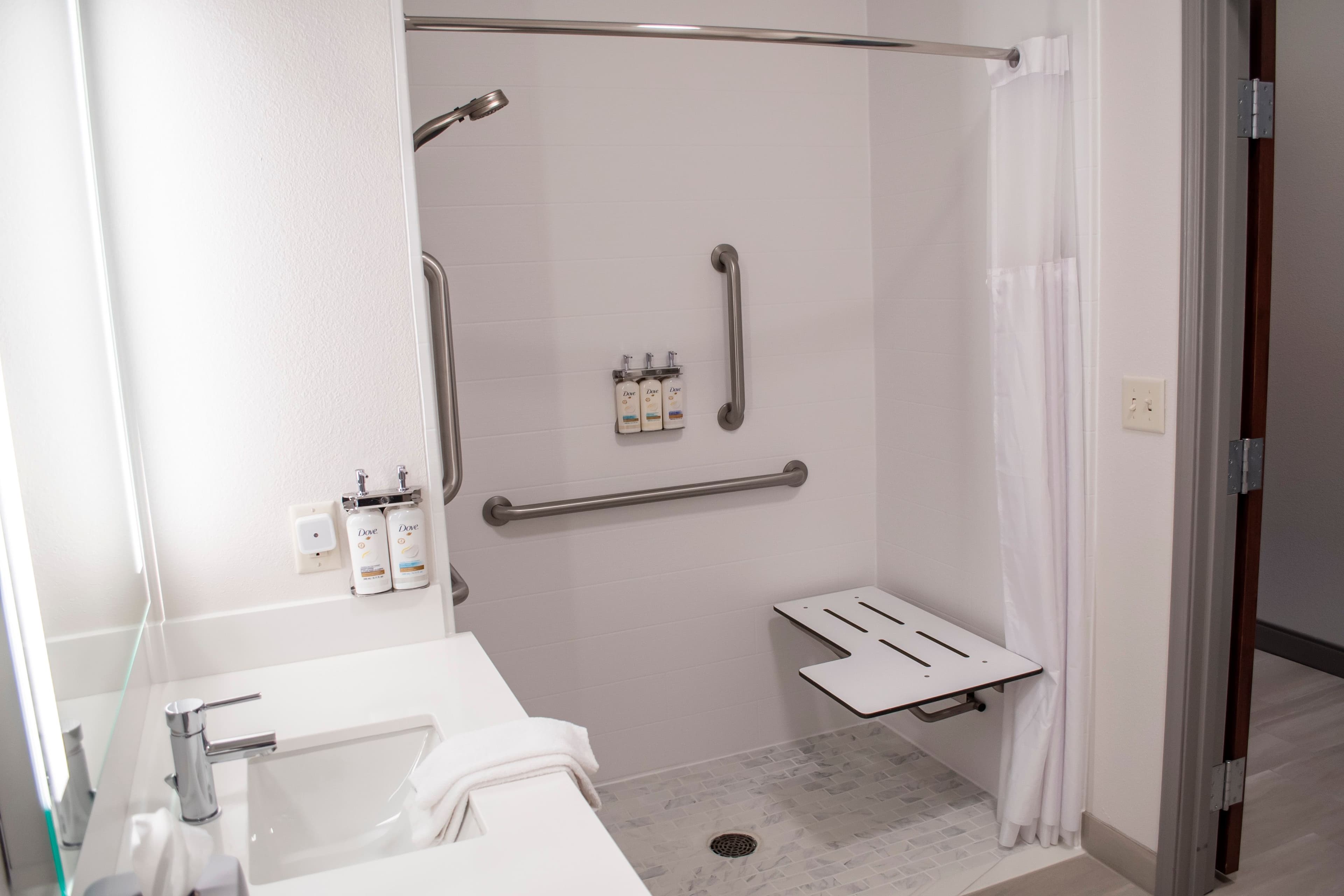 Holiday Inn Express & Suites Mason City — 13