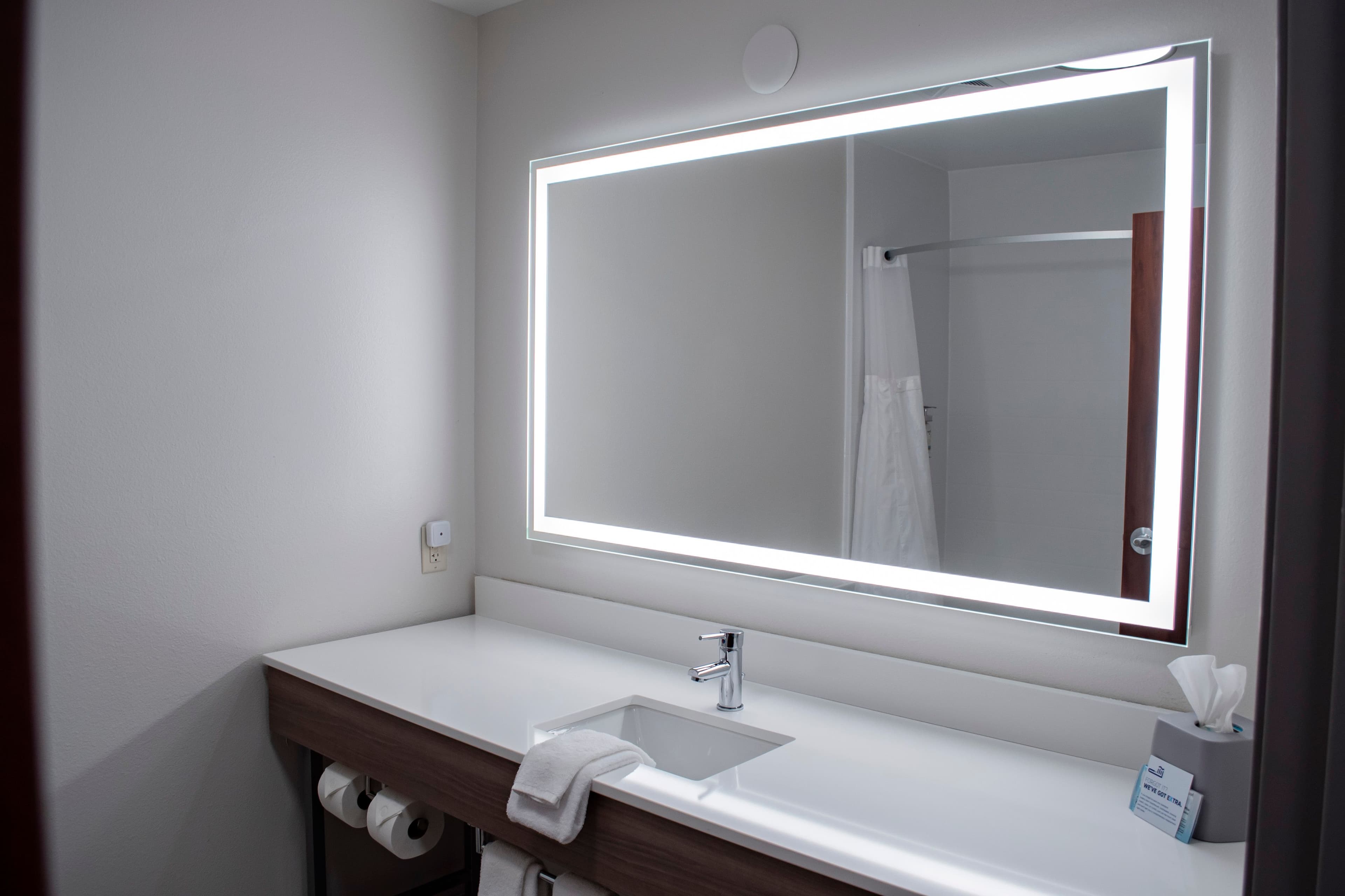 Holiday Inn Express & Suites Mason City — 6