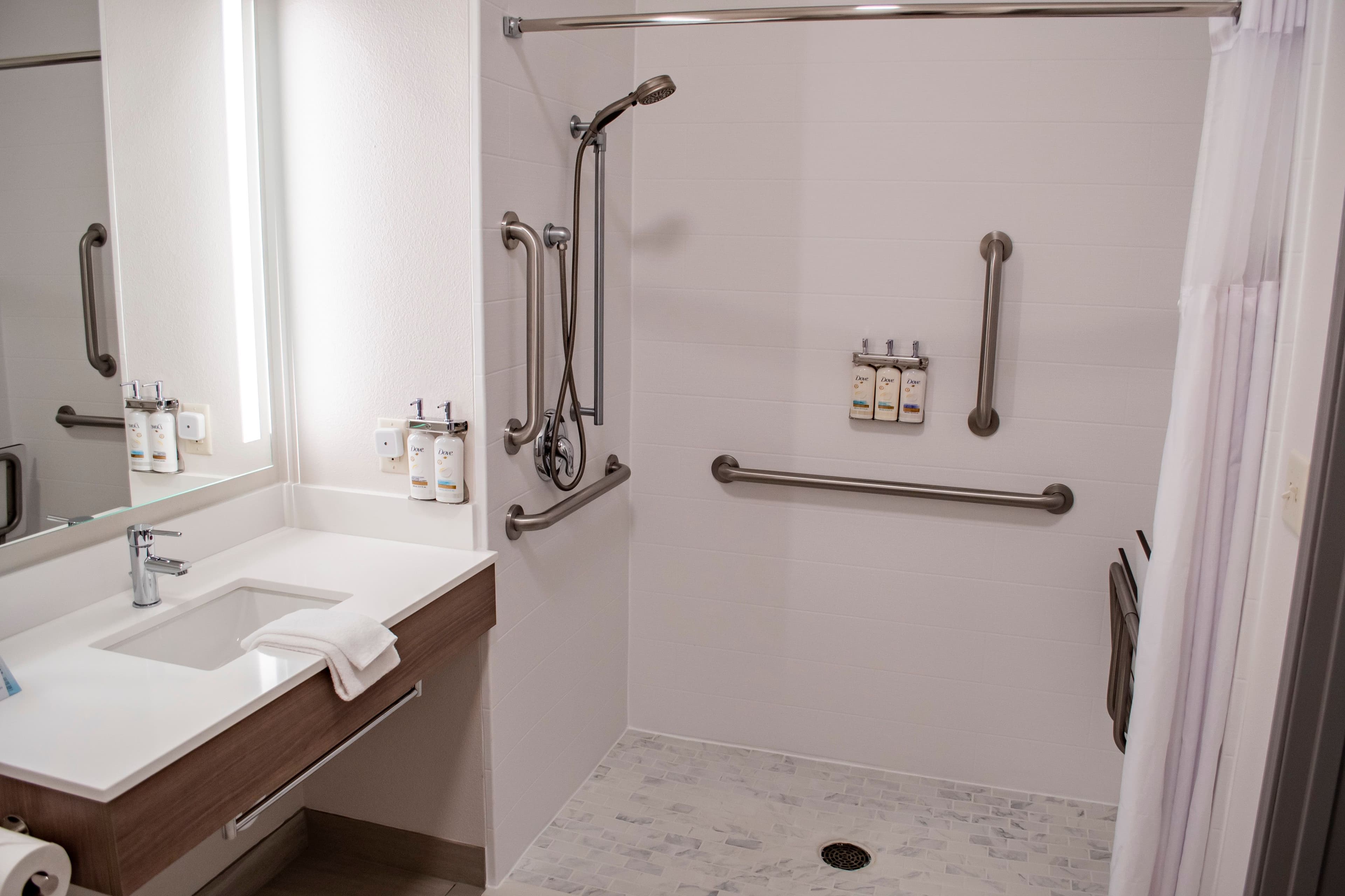 Holiday Inn Express & Suites Mason City — 16