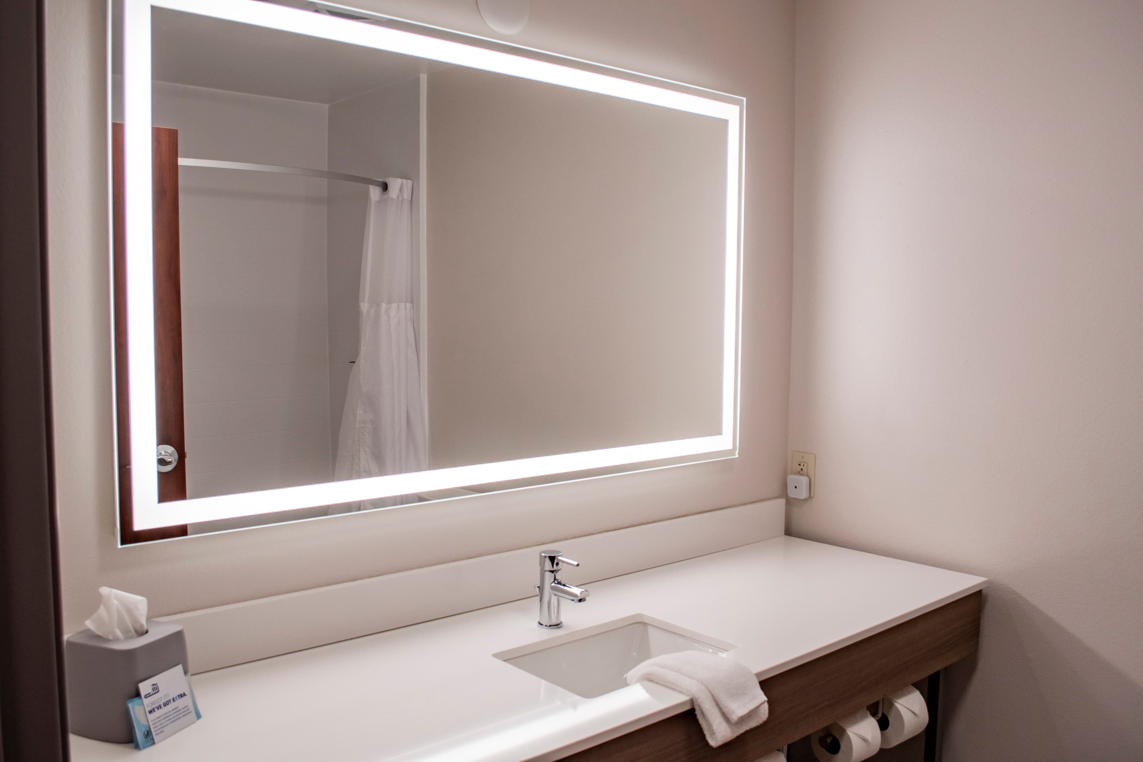 Holiday Inn Express & Suites Mason City — 4