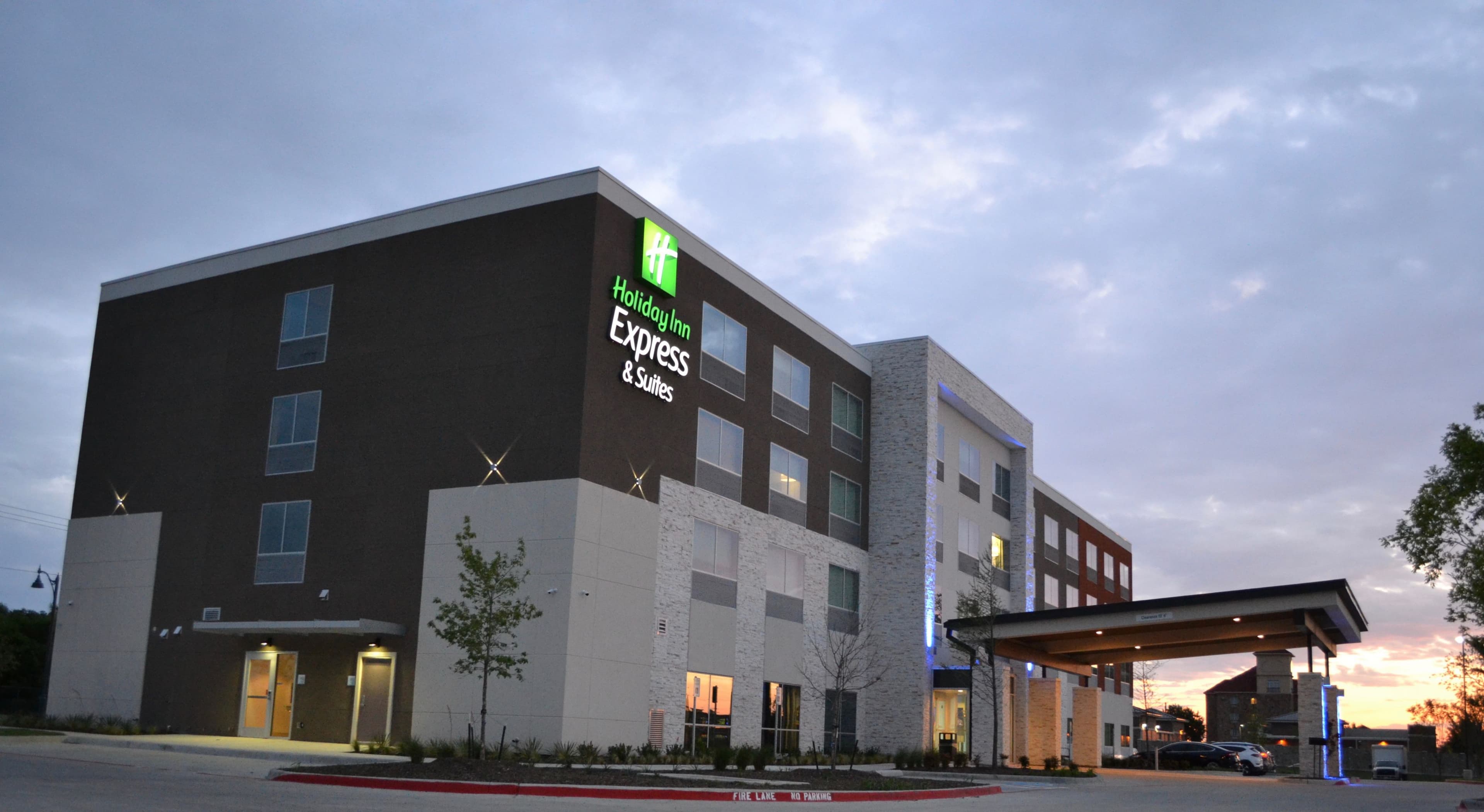 Holiday Inn Express & Suites McKinney - Frisco East - Image 1