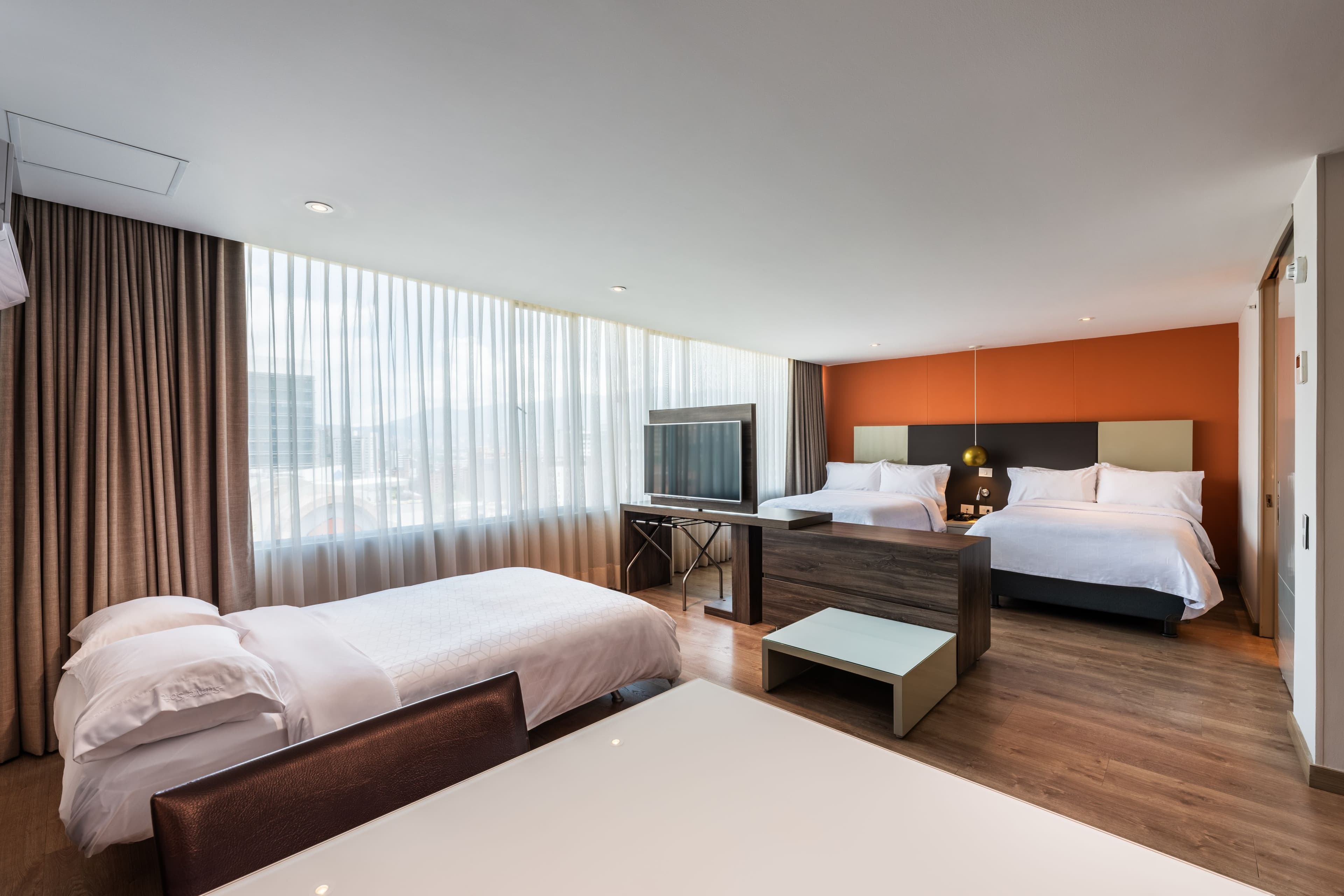 Holiday Inn Express & Suites Medellin — 57