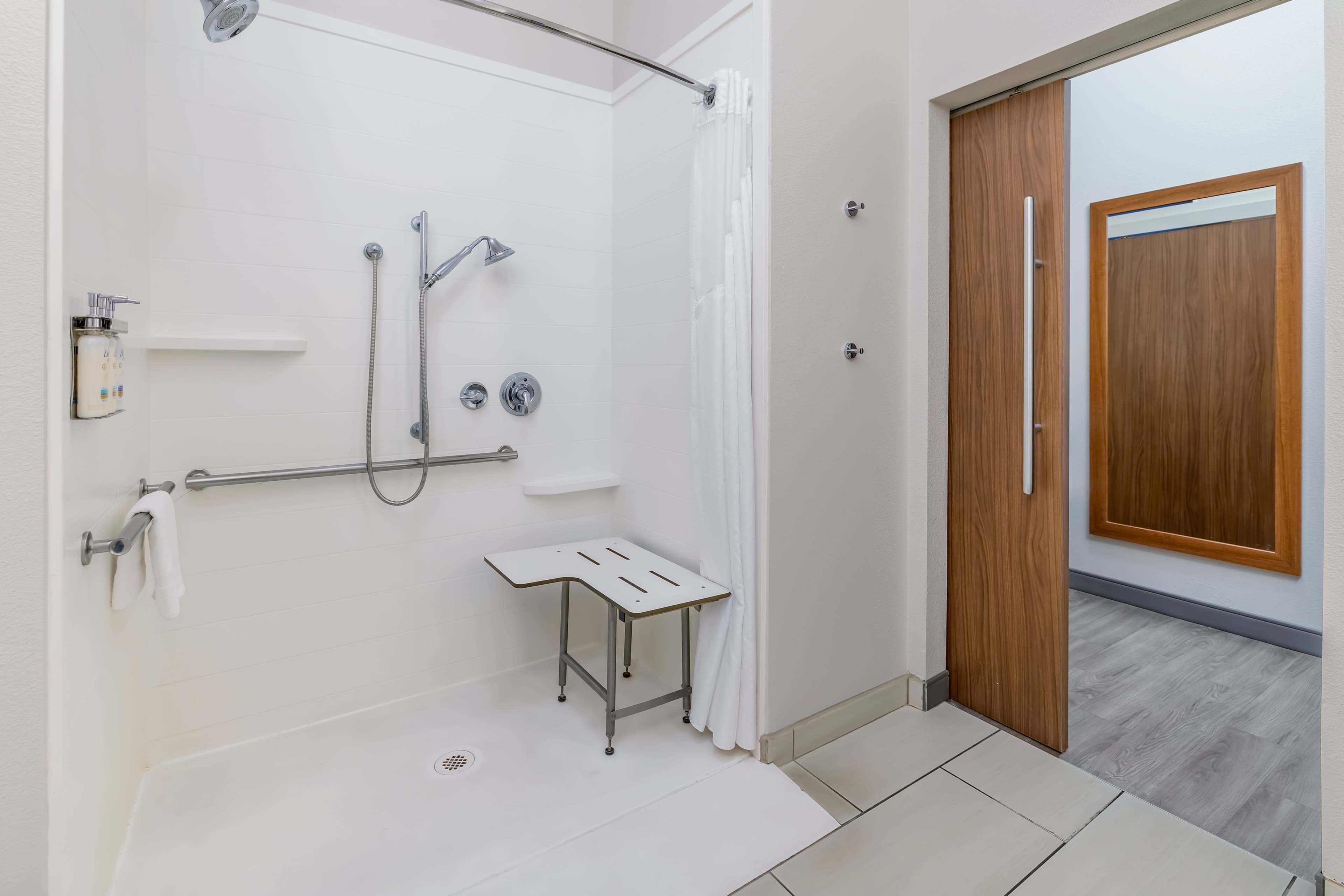 Holiday Inn Express & Suites Medford — 15