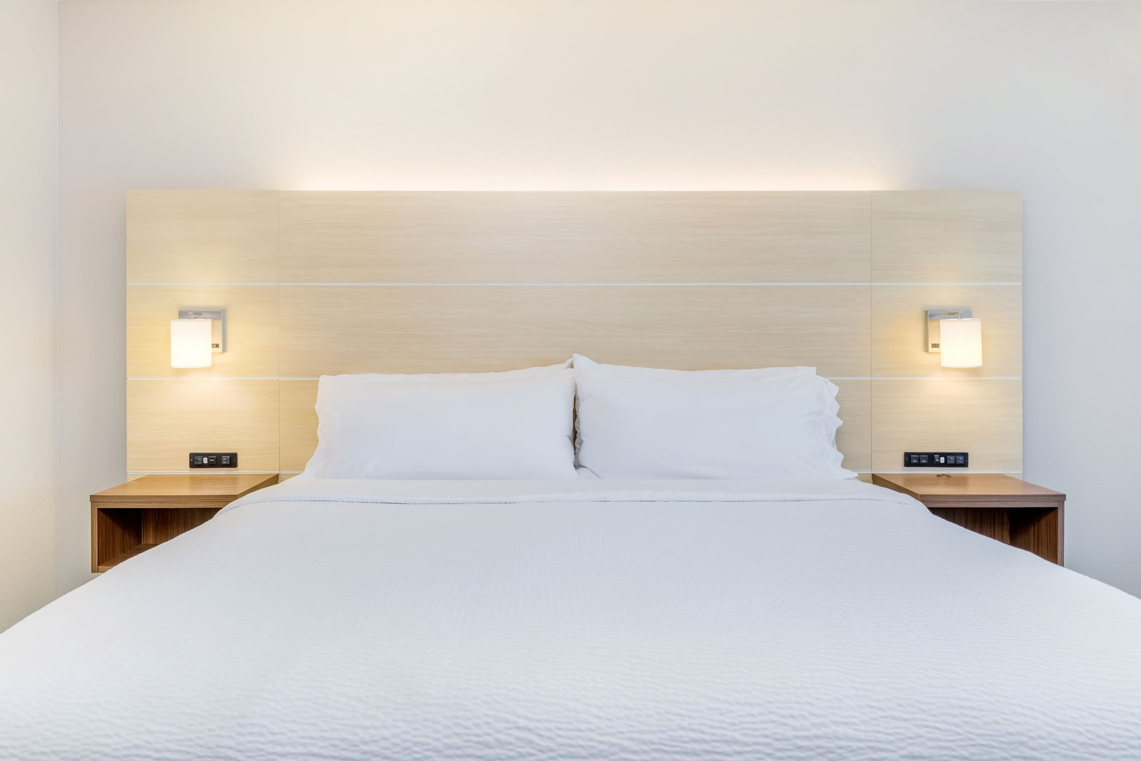 Holiday Inn Express & Suites Medford — 8