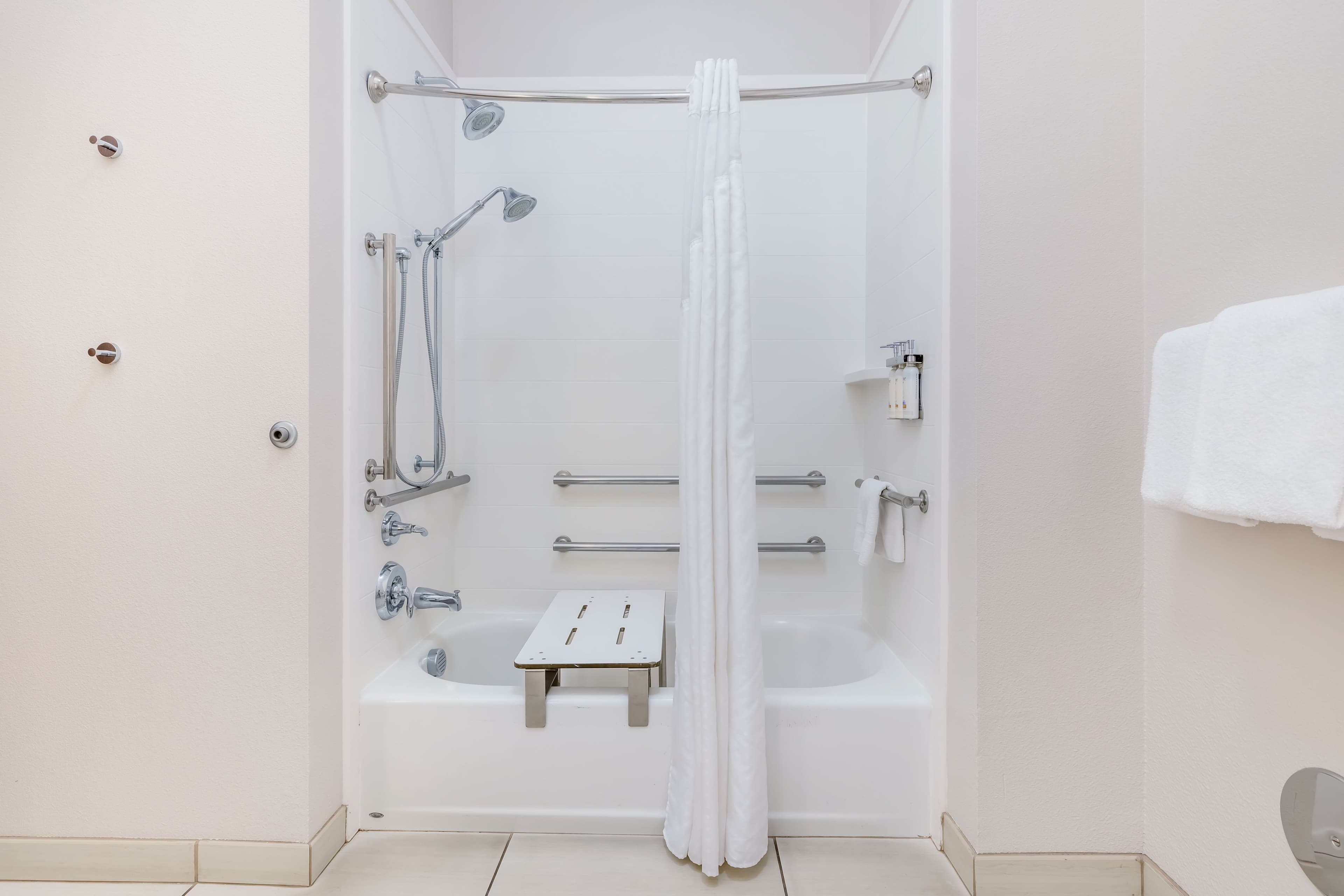 Holiday Inn Express & Suites Medford — 29