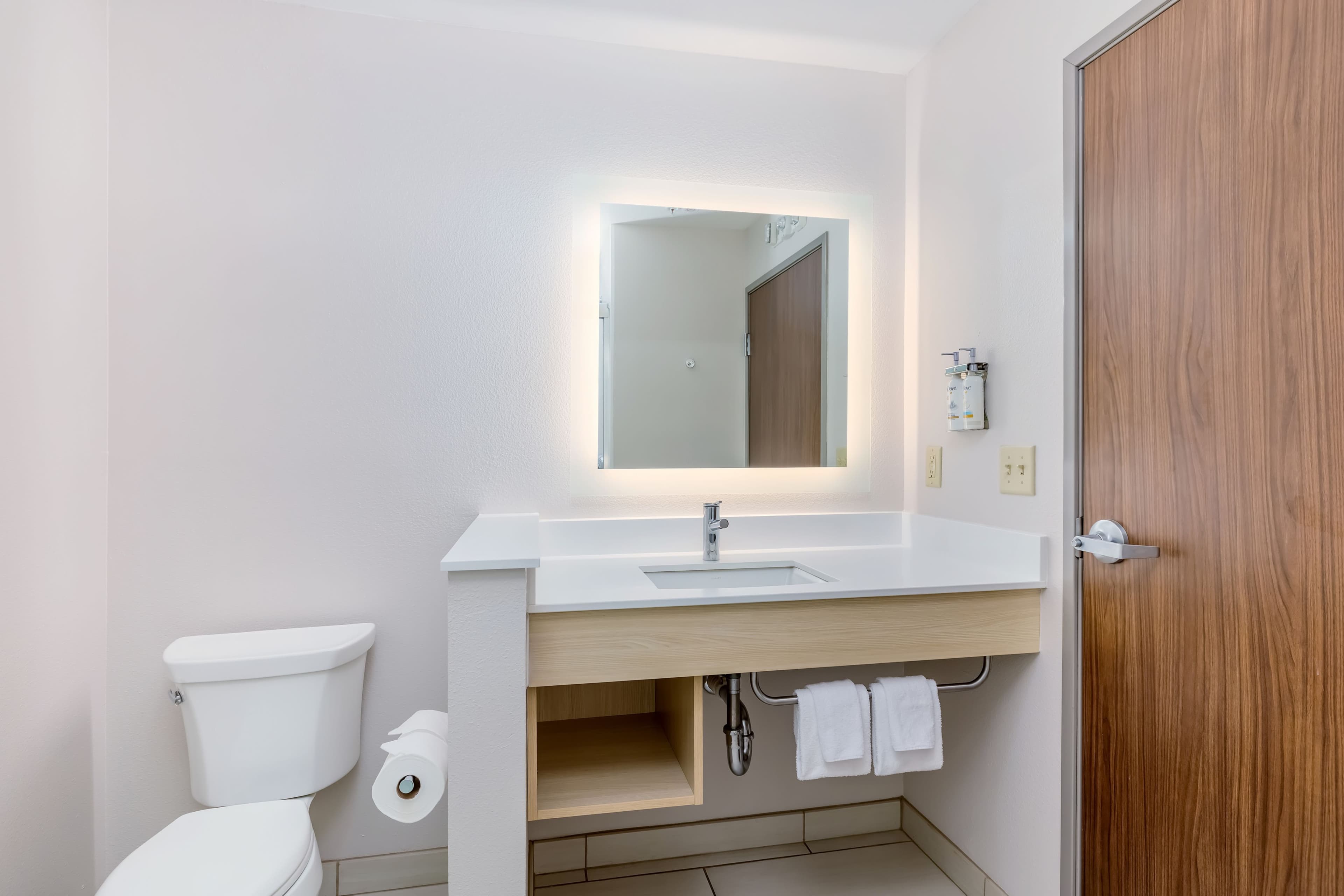 Holiday Inn Express & Suites Medford — 21