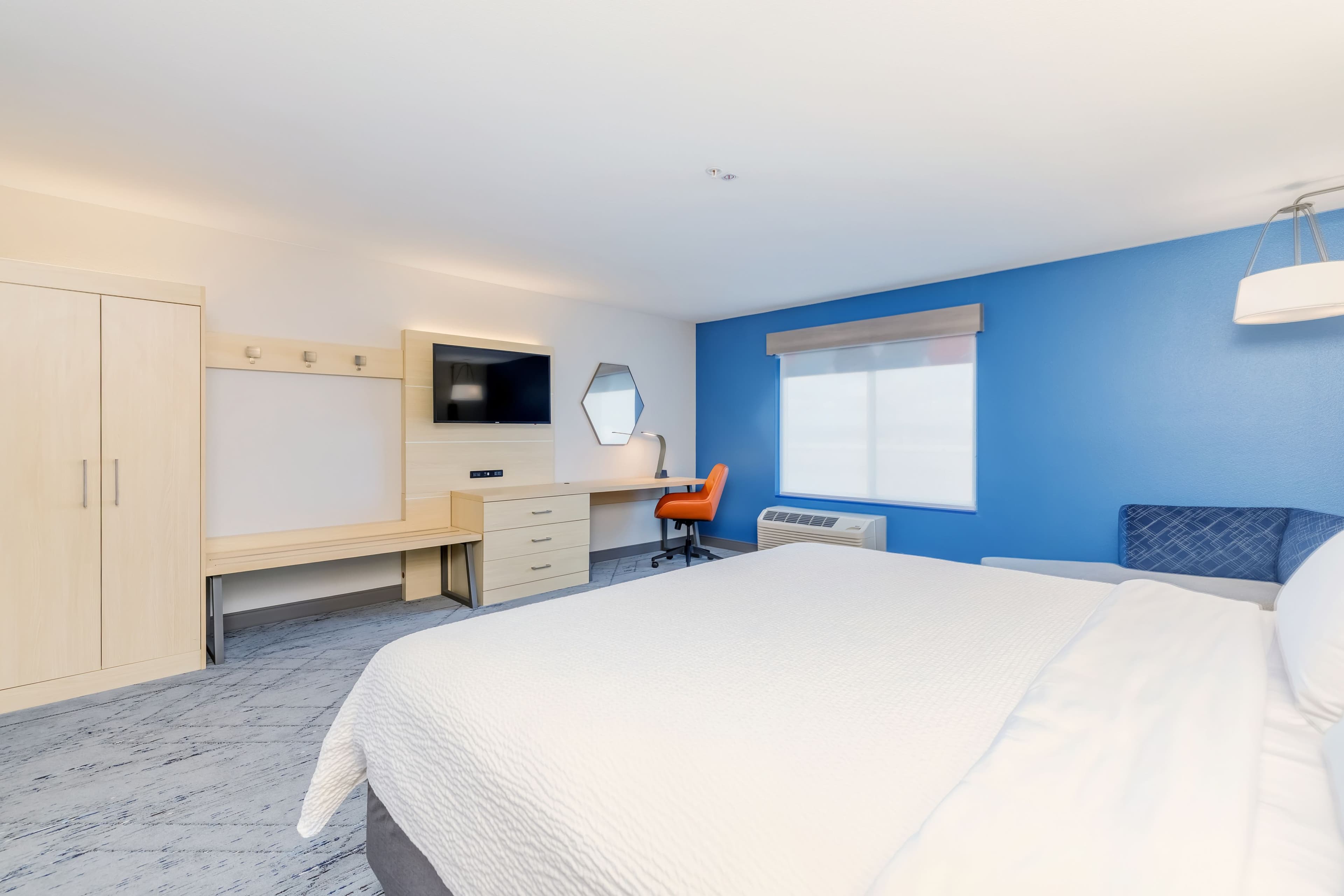 Holiday Inn Express & Suites Medford — 22