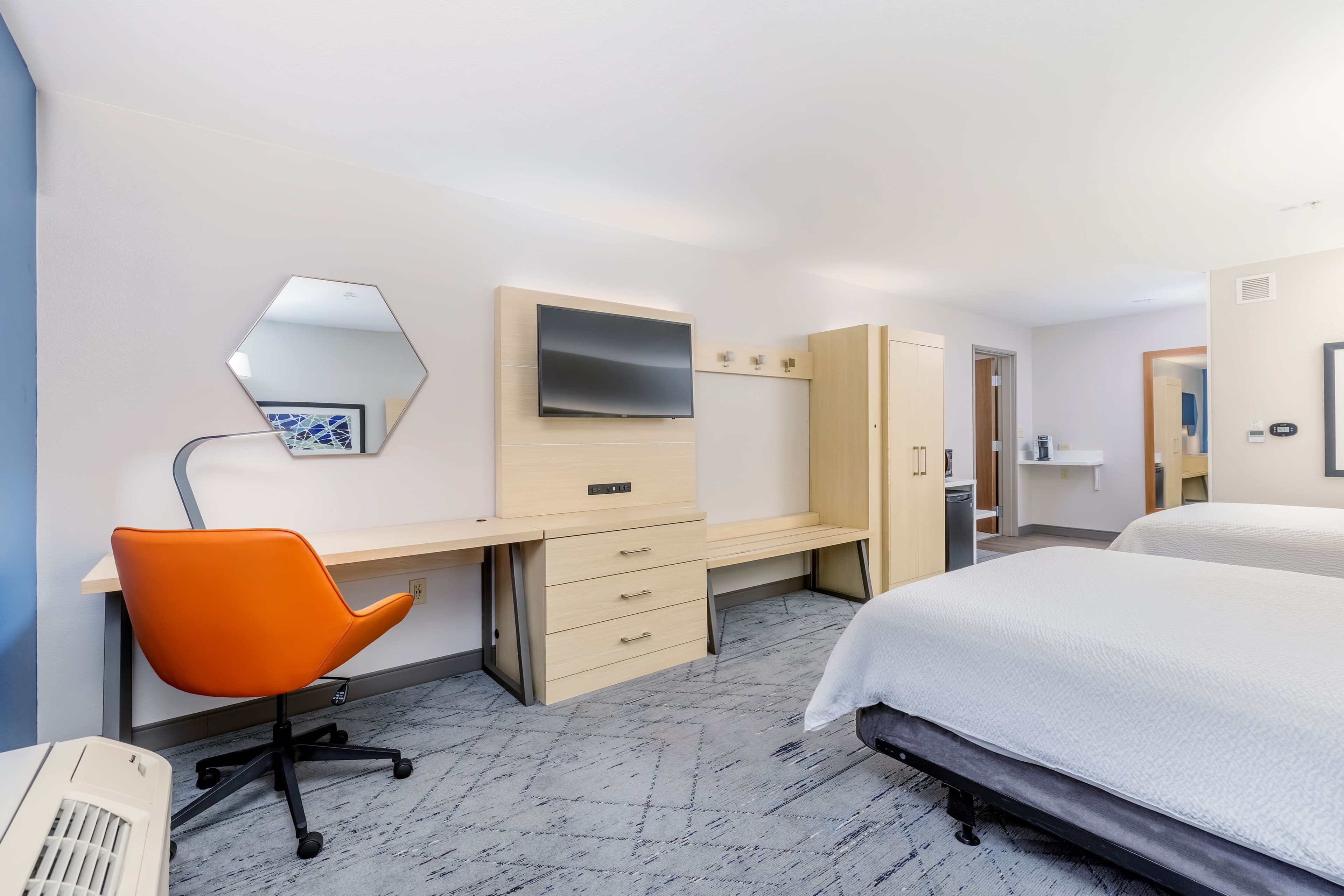 Holiday Inn Express & Suites Medford — 44