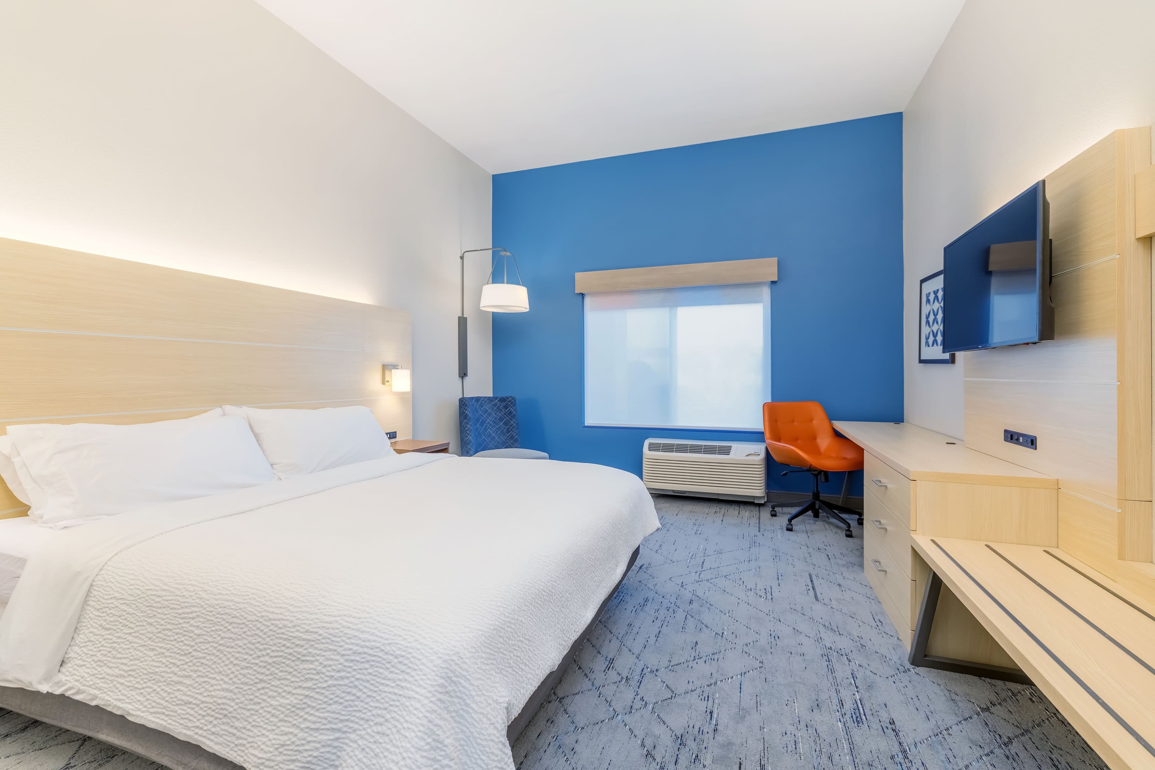 Holiday Inn Express & Suites Medford — 10