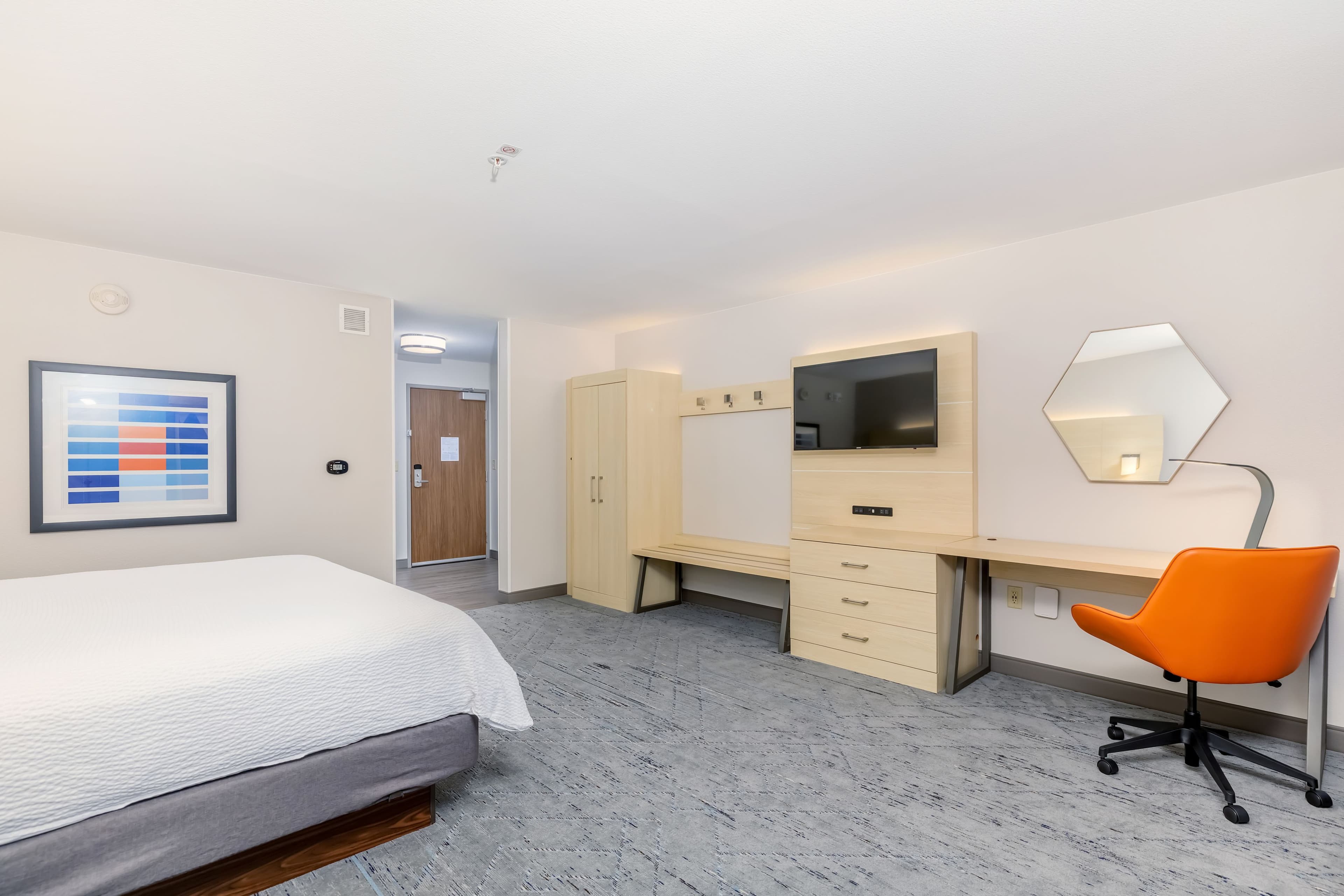 Holiday Inn Express & Suites Medford — 17