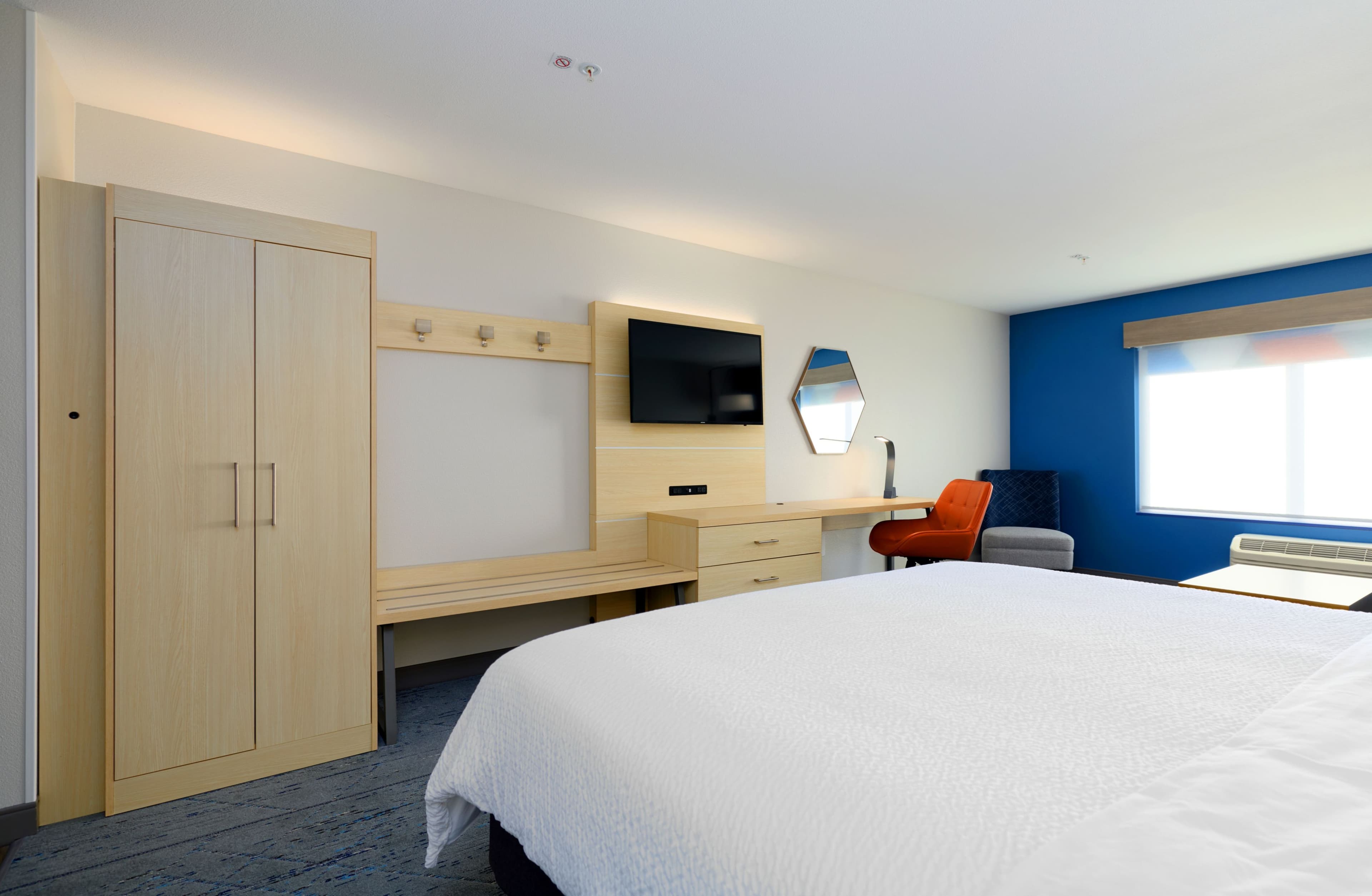 Holiday Inn Express & Suites Medford — 45