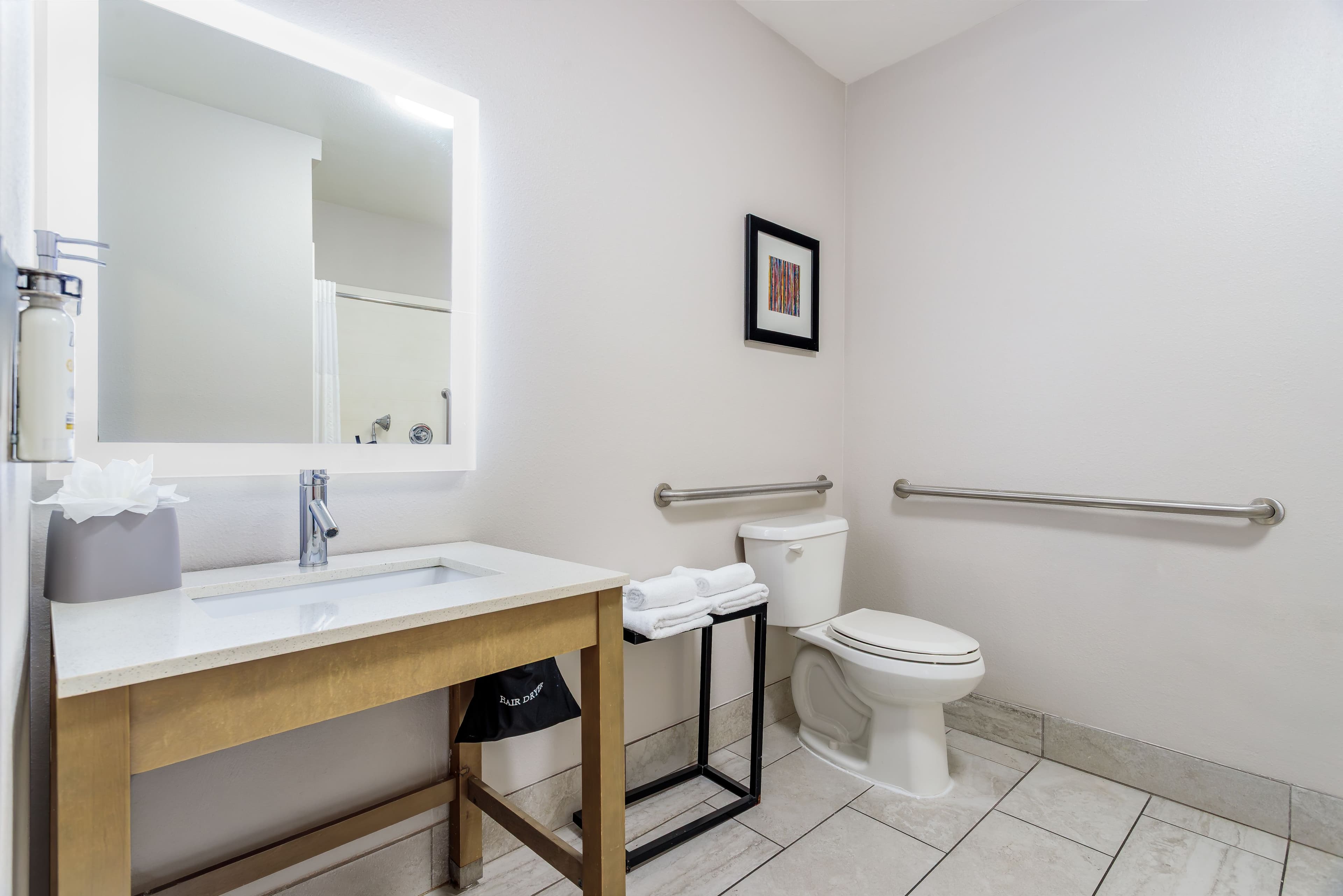 Holiday Inn Express & Suites Memphis Arpt Elvis Presley Blv — 20
