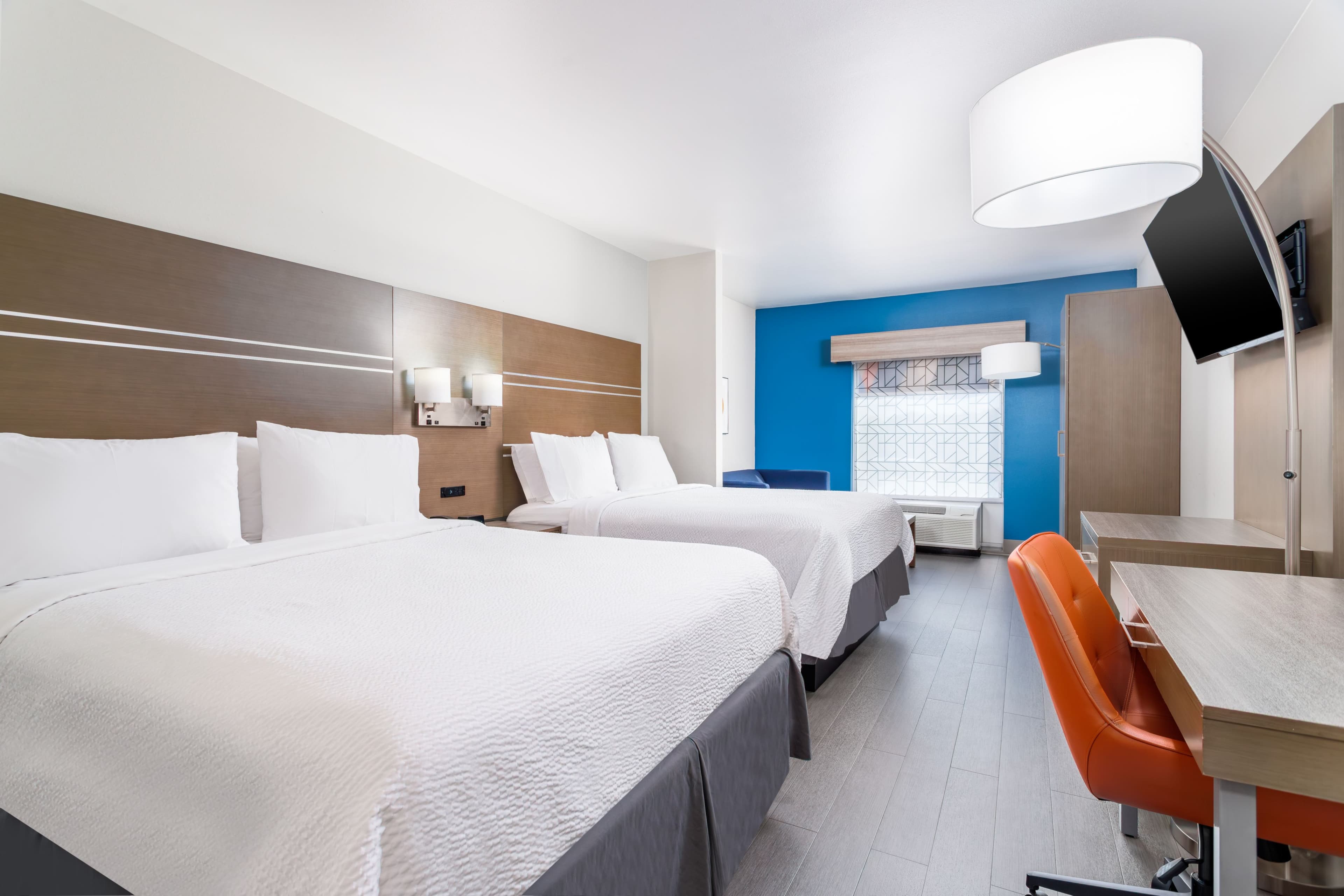 Holiday Inn Express & Suites Memphis Arpt Elvis Presley Blv — 39
