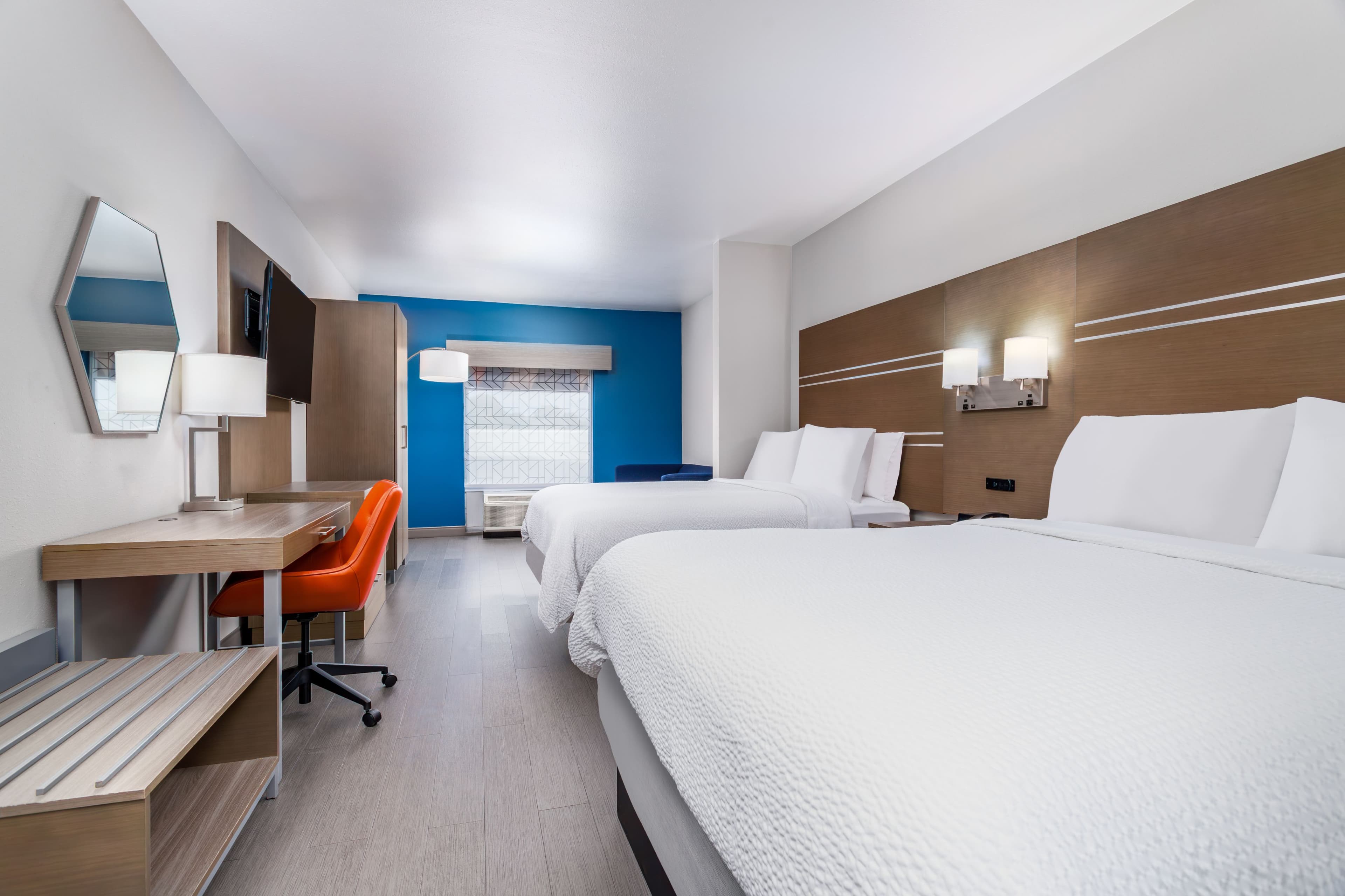 Holiday Inn Express & Suites Memphis Arpt Elvis Presley Blv — 61