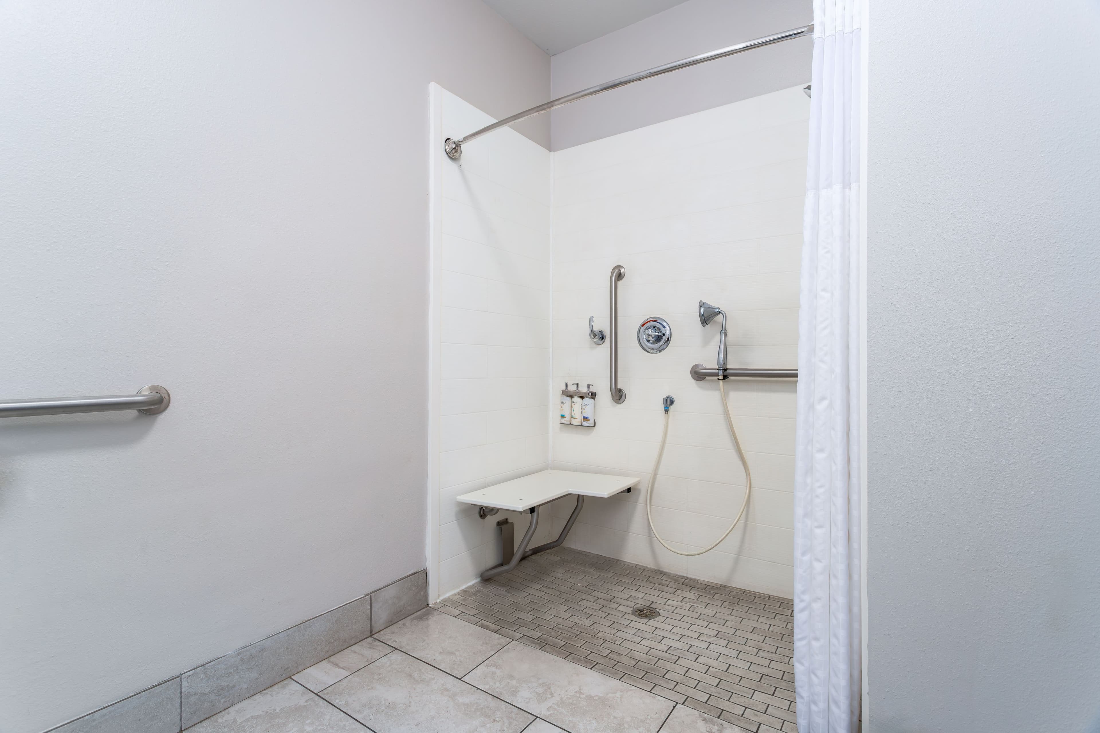 Holiday Inn Express & Suites Memphis Arpt Elvis Presley Blv — 18