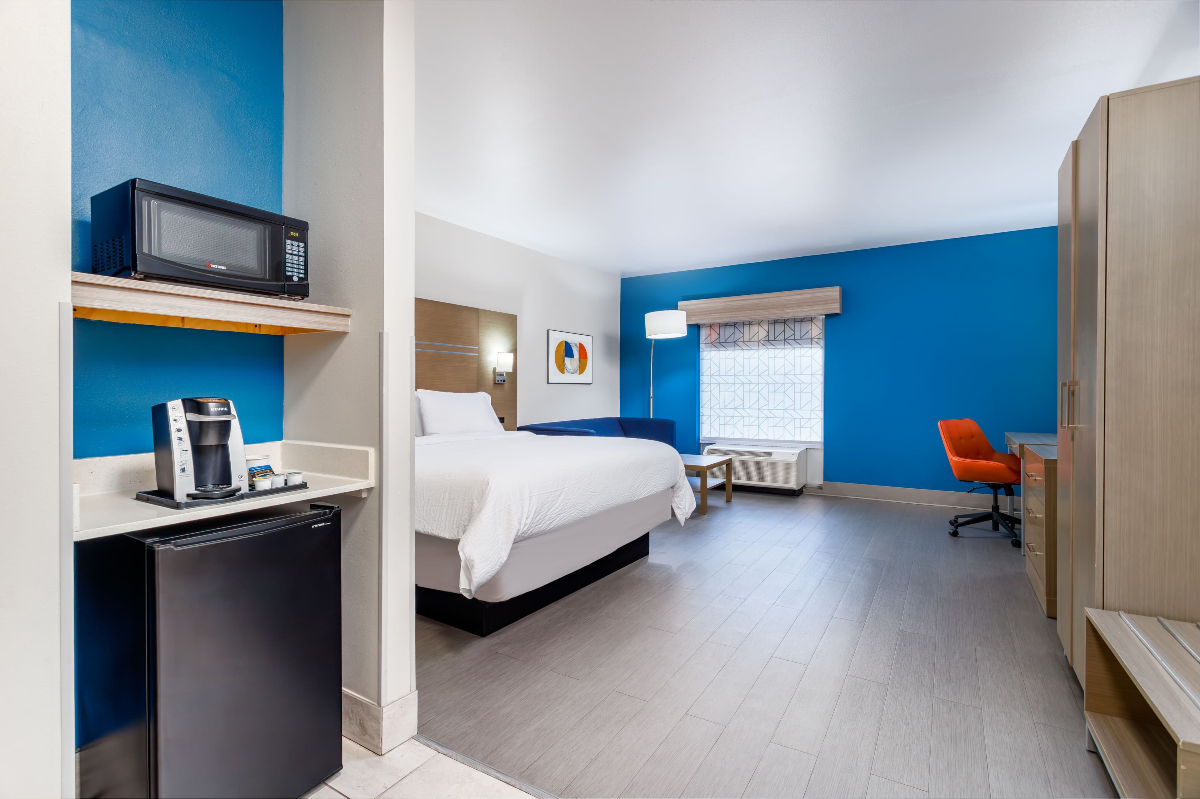 Holiday Inn Express & Suites Memphis Arpt Elvis Presley Blv — 12