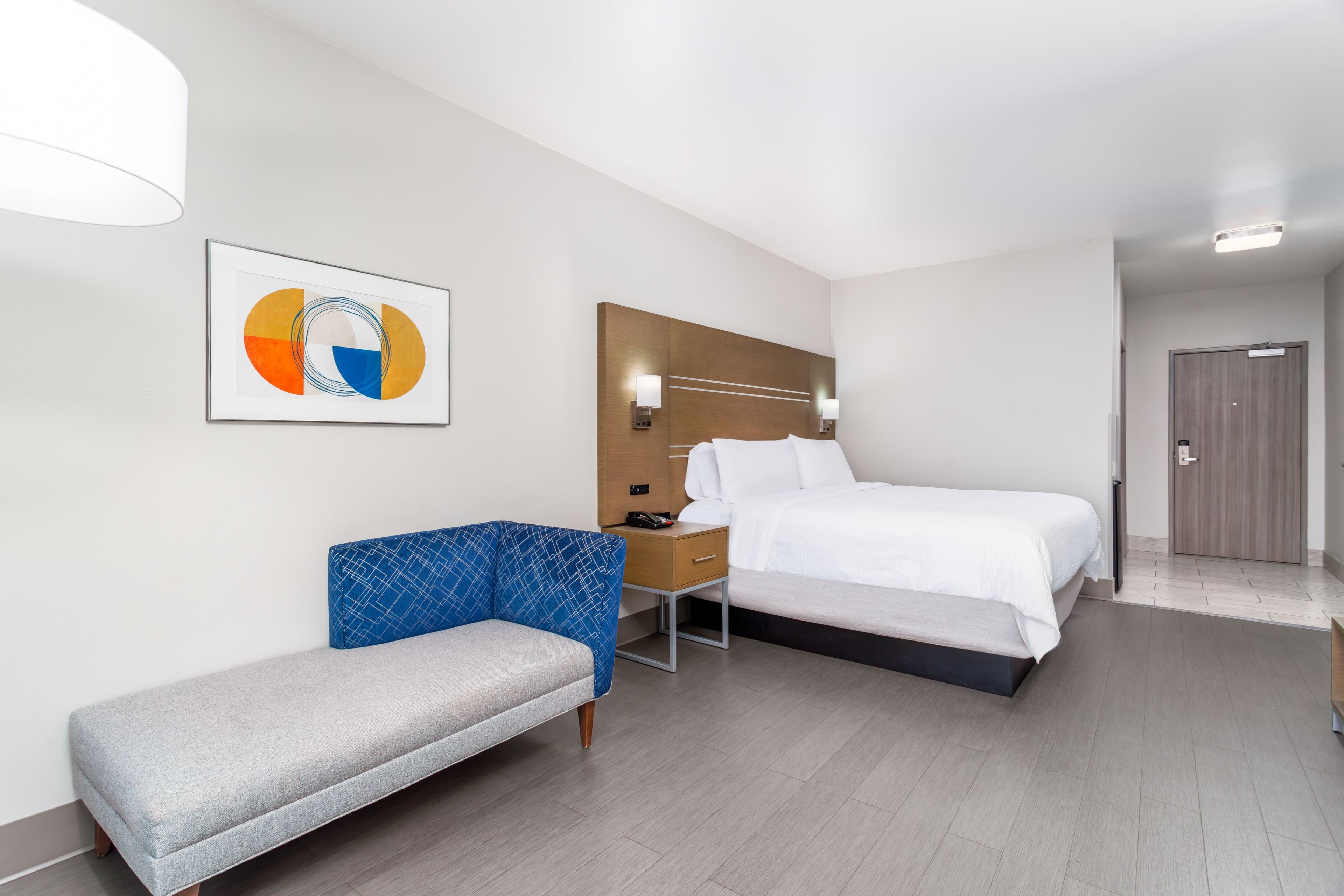 Holiday Inn Express & Suites Memphis Arpt Elvis Presley Blv — 41