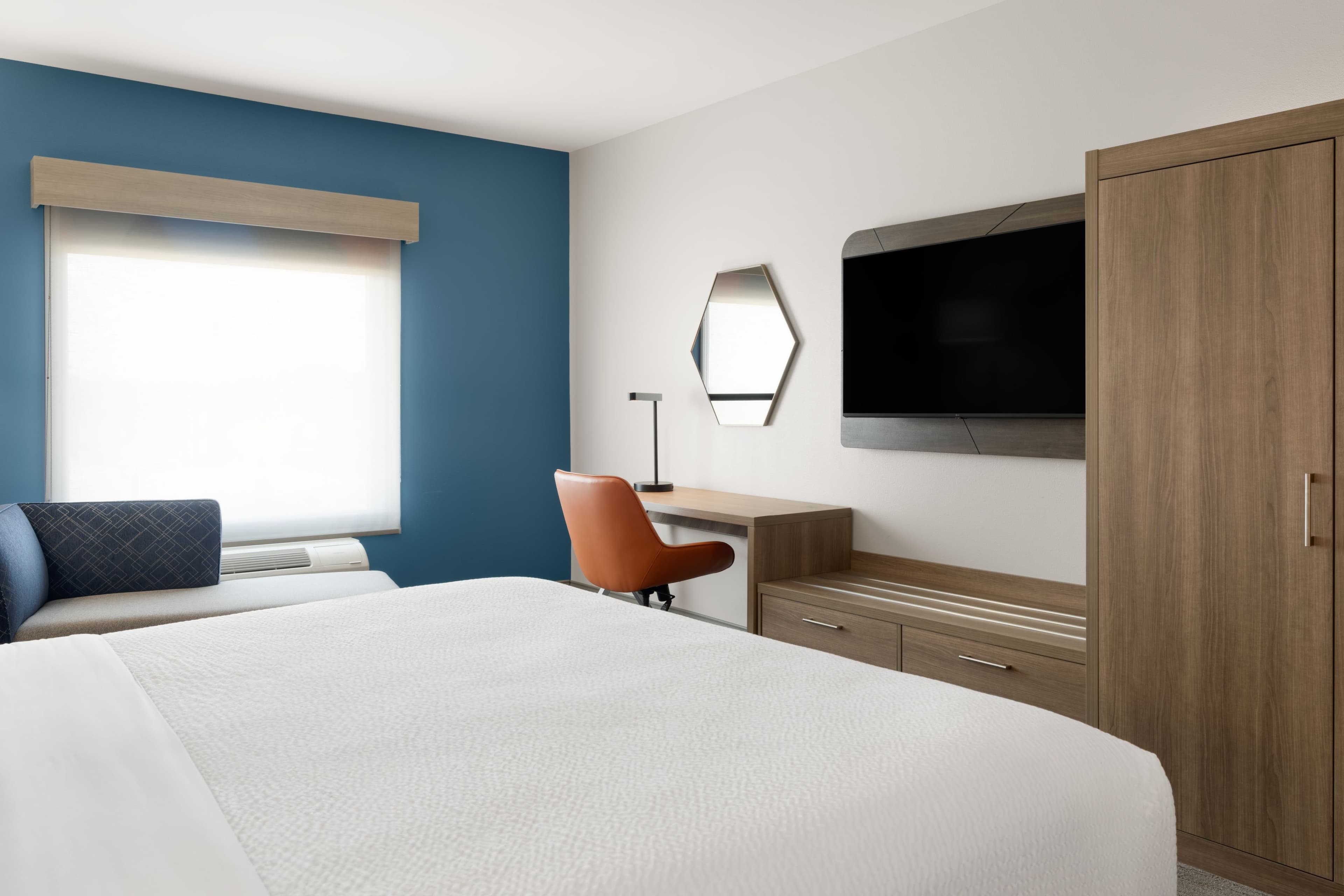 Holiday Inn Express & Suites Meridian I-20 — 6