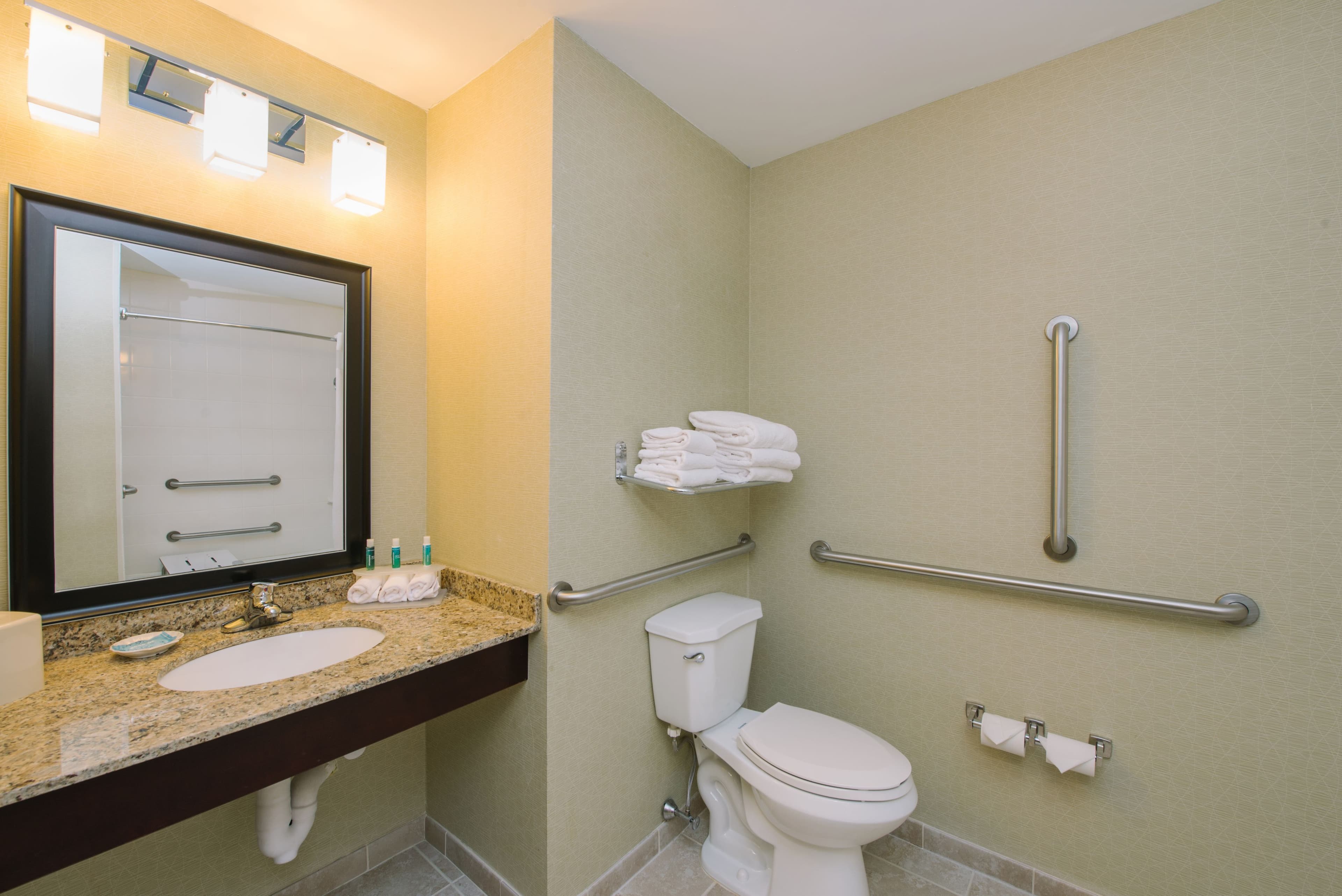Holiday Inn Express & Suites Merrimack - Nashua — 8