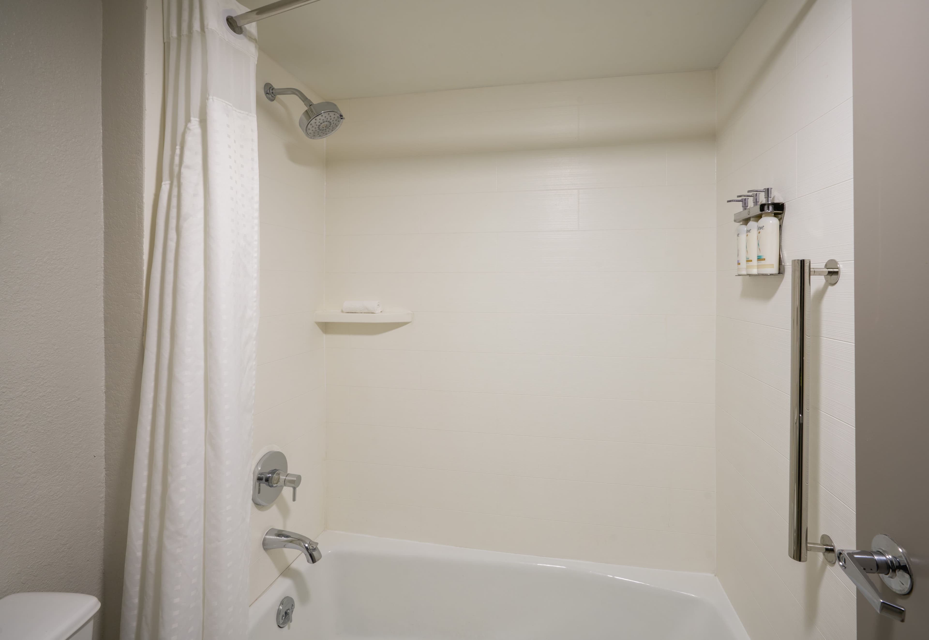 Holiday Inn Express & Suites Kendall East - Miami — 8