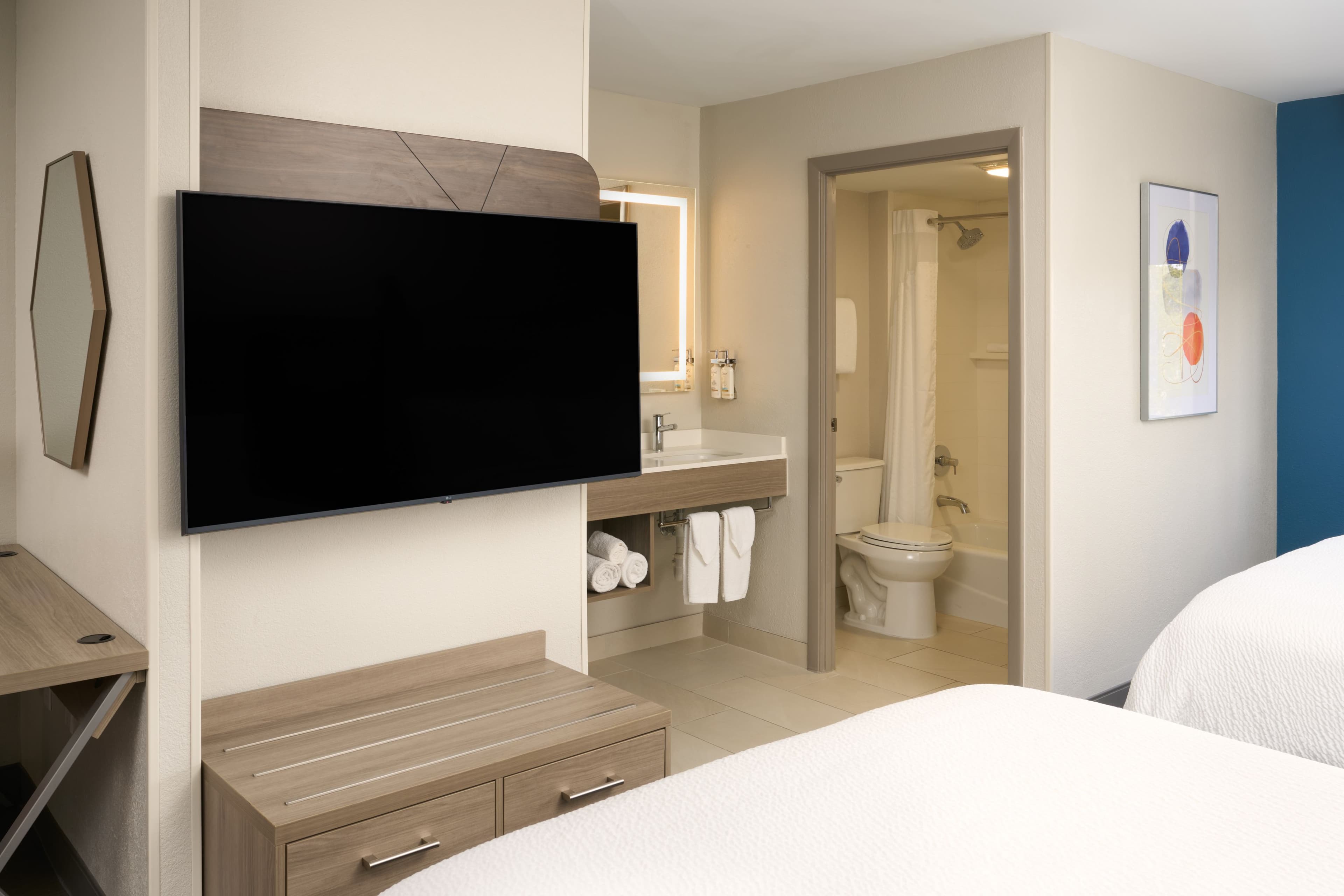 Holiday Inn Express & Suites Kendall East - Miami — 7