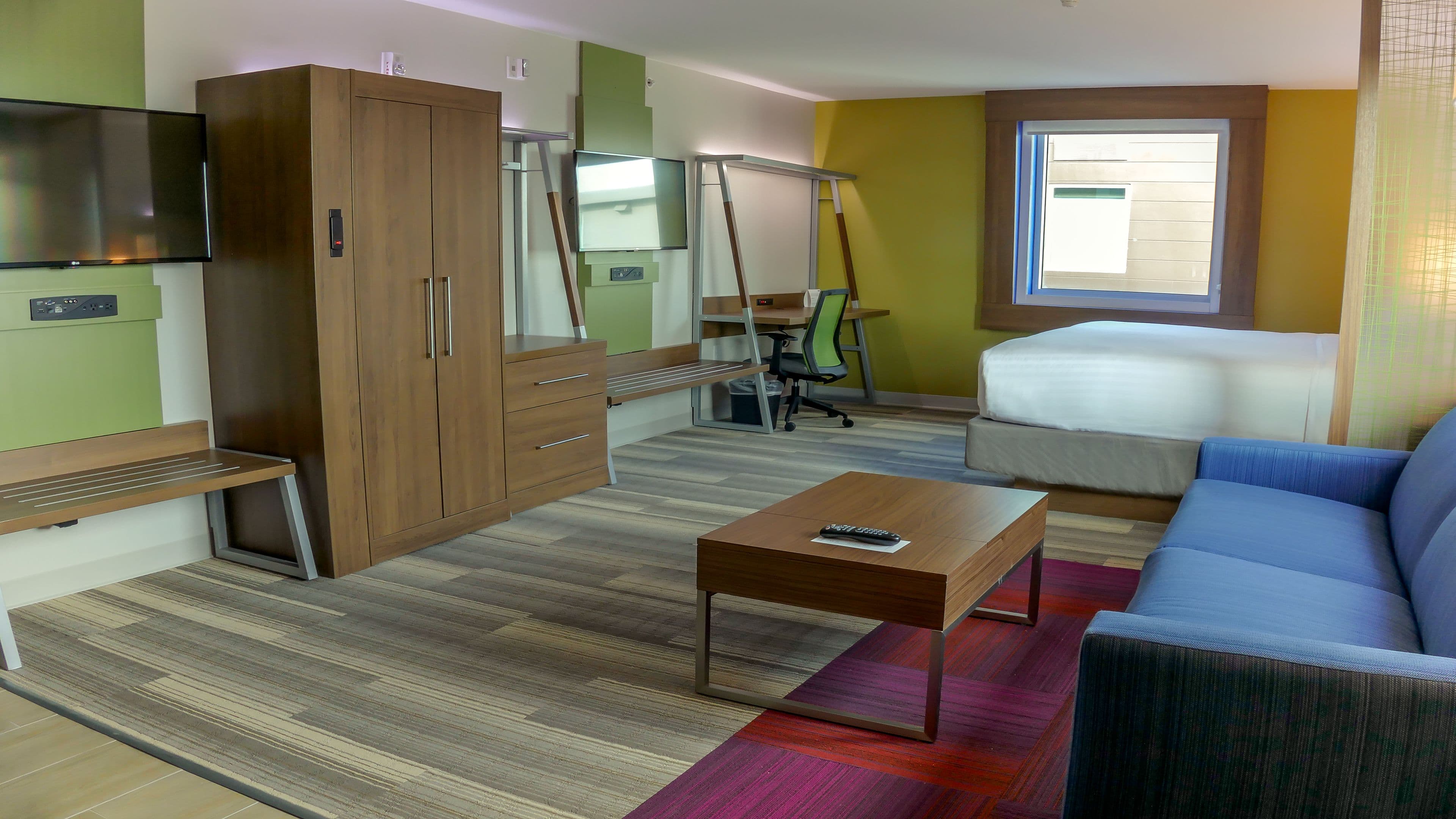 Holiday Inn Express & Suites Miami Airport East — 38