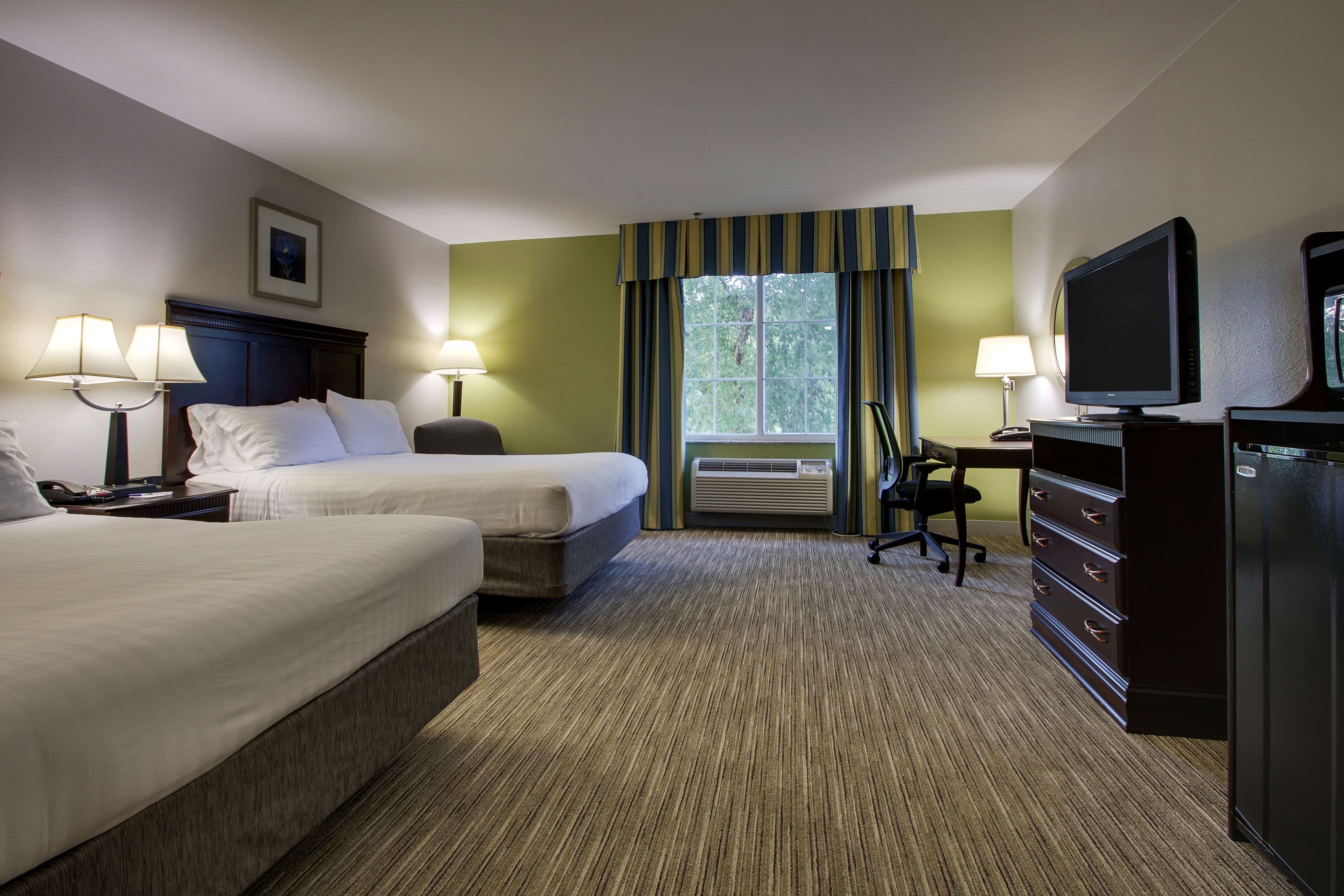 Holiday Inn Express & Suites Middleboro Raynham — 8