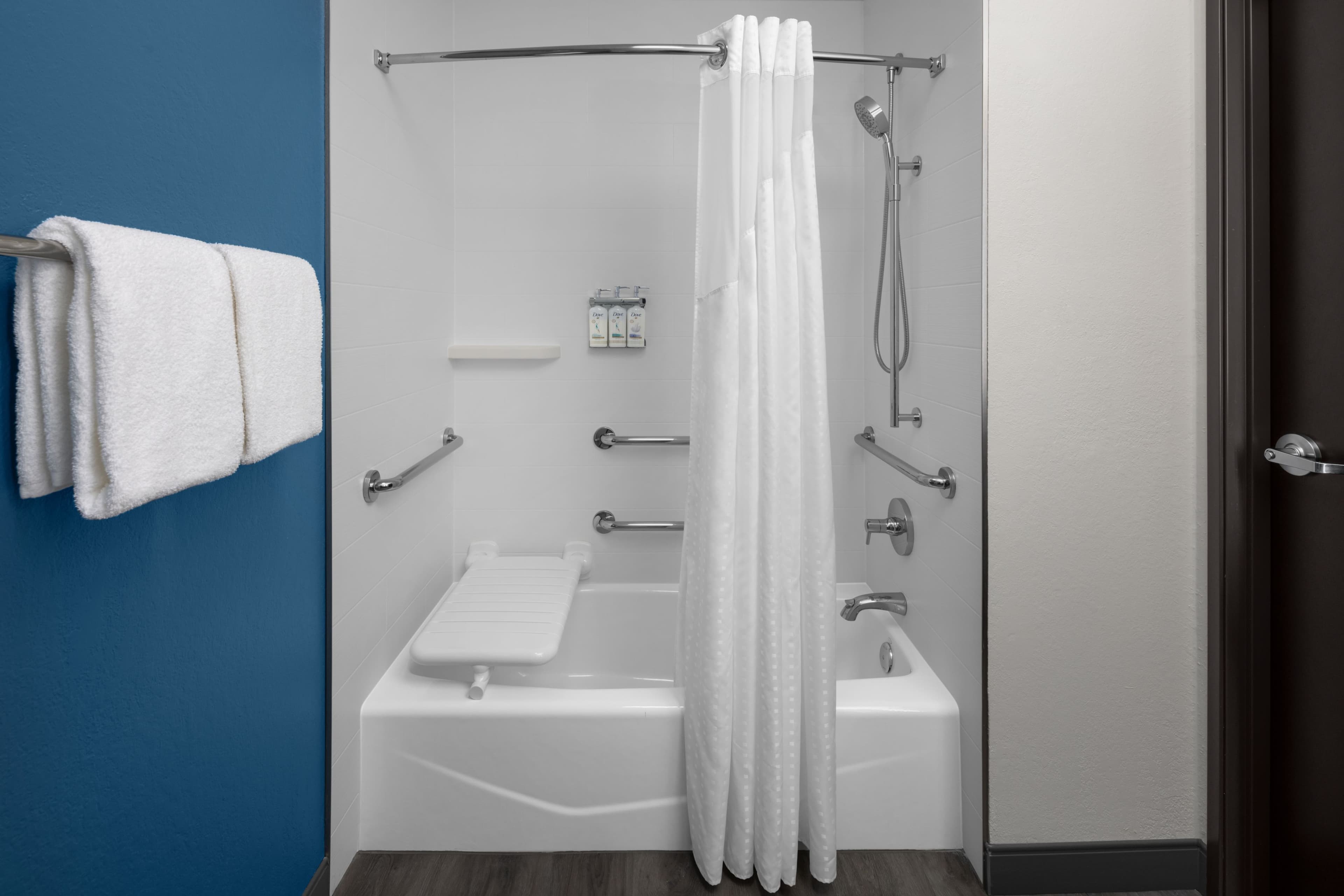 Holiday Inn Express & Suites Midland Loop 250 — 18