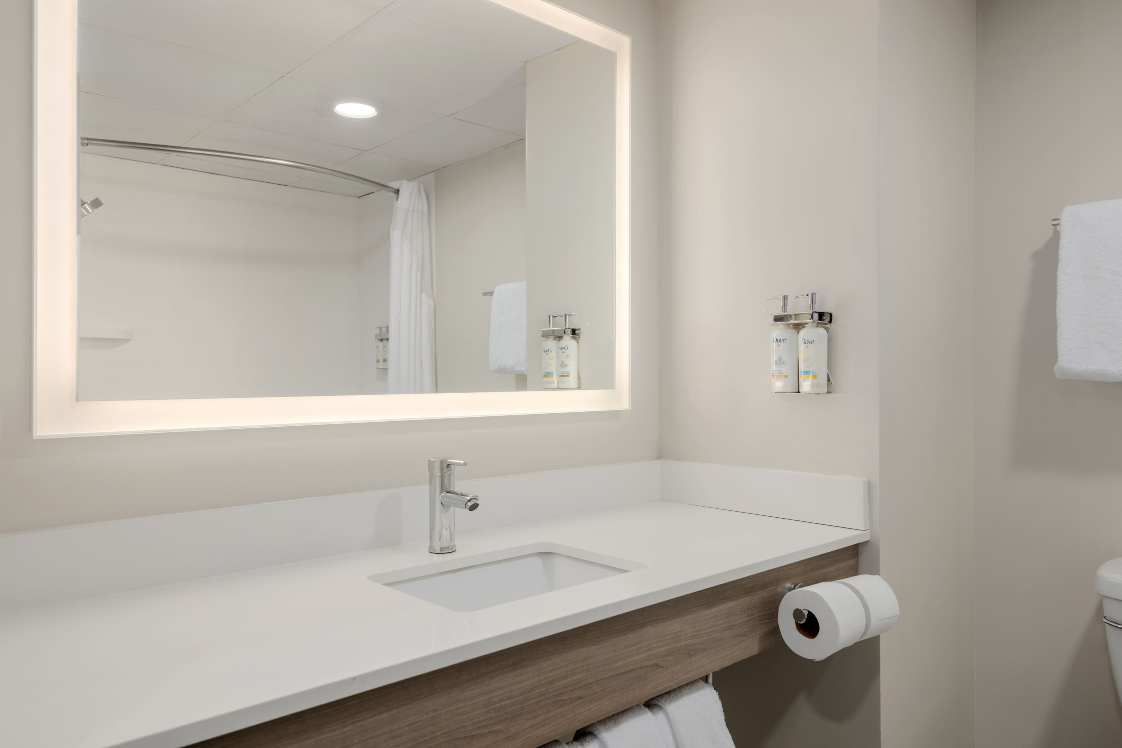 Holiday Inn Express & Suites Richmond-Brandermill-Hull St. — 7