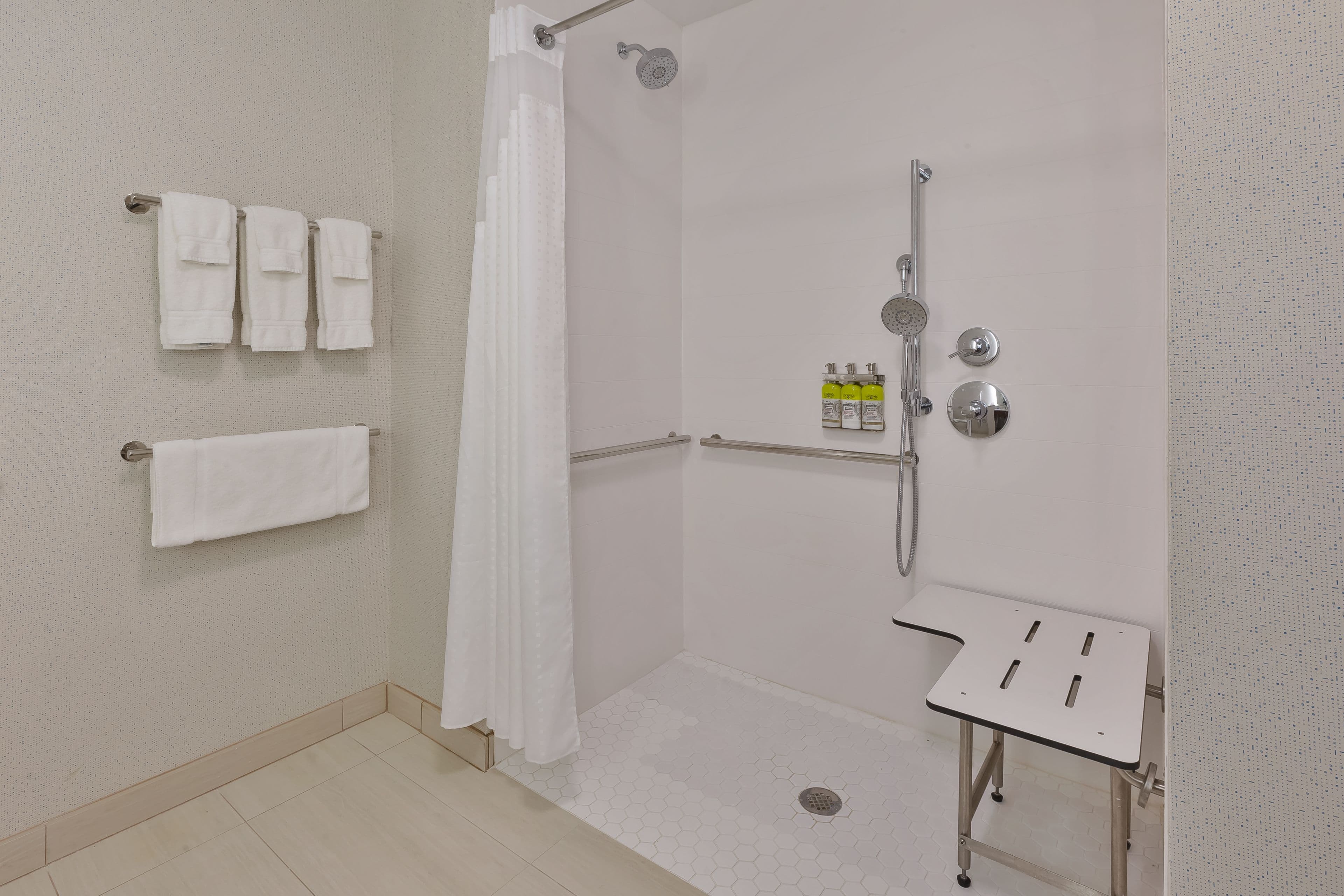 Holiday Inn Express & Suites Milan – Sandusky Area — 8