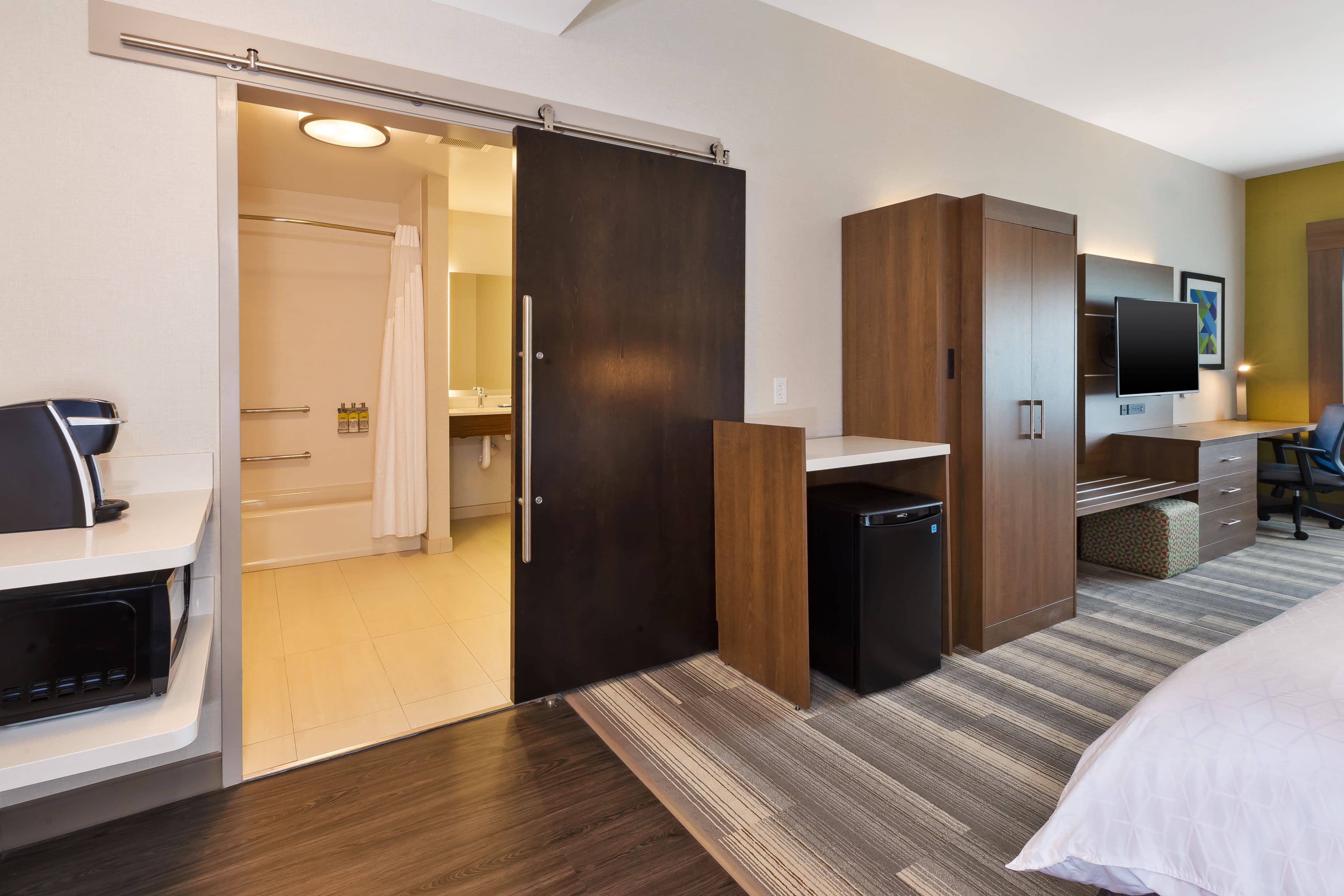 Holiday Inn Express & Suites Milan – Sandusky Area — 17