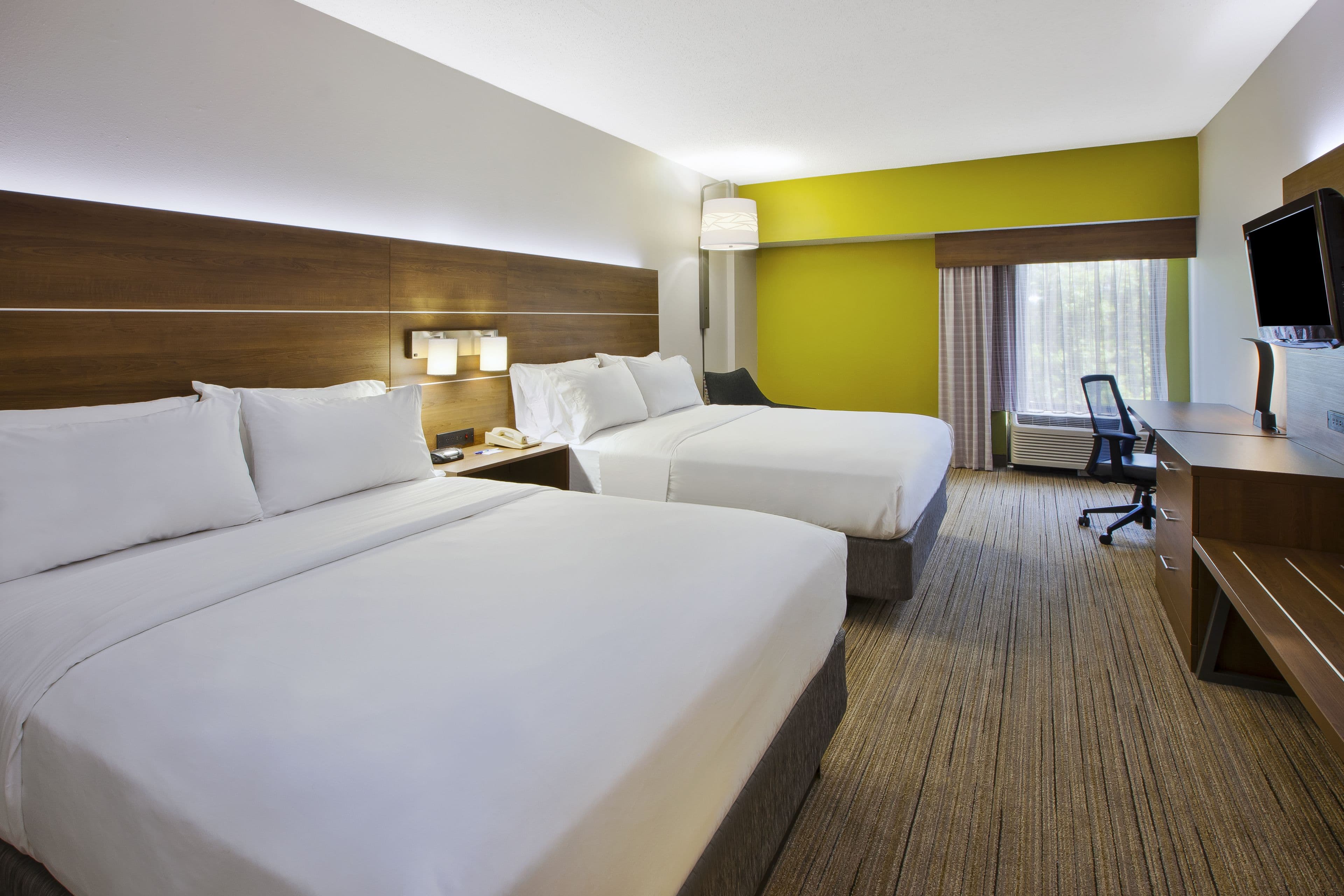 Holiday Inn Express & Suites Cincinnati Northeast-Milford — 11