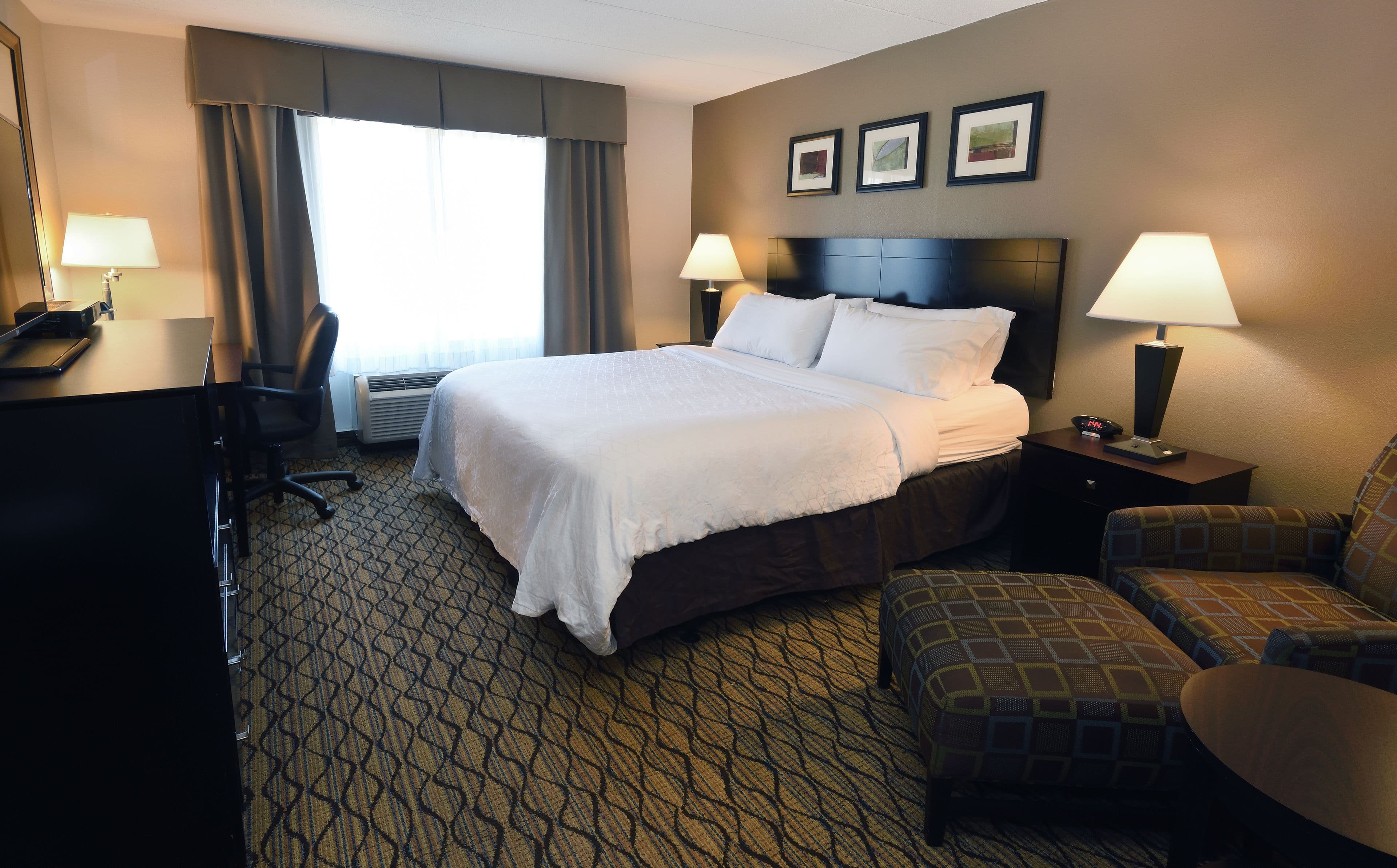 Holiday Inn Express & Suites Milford — 3