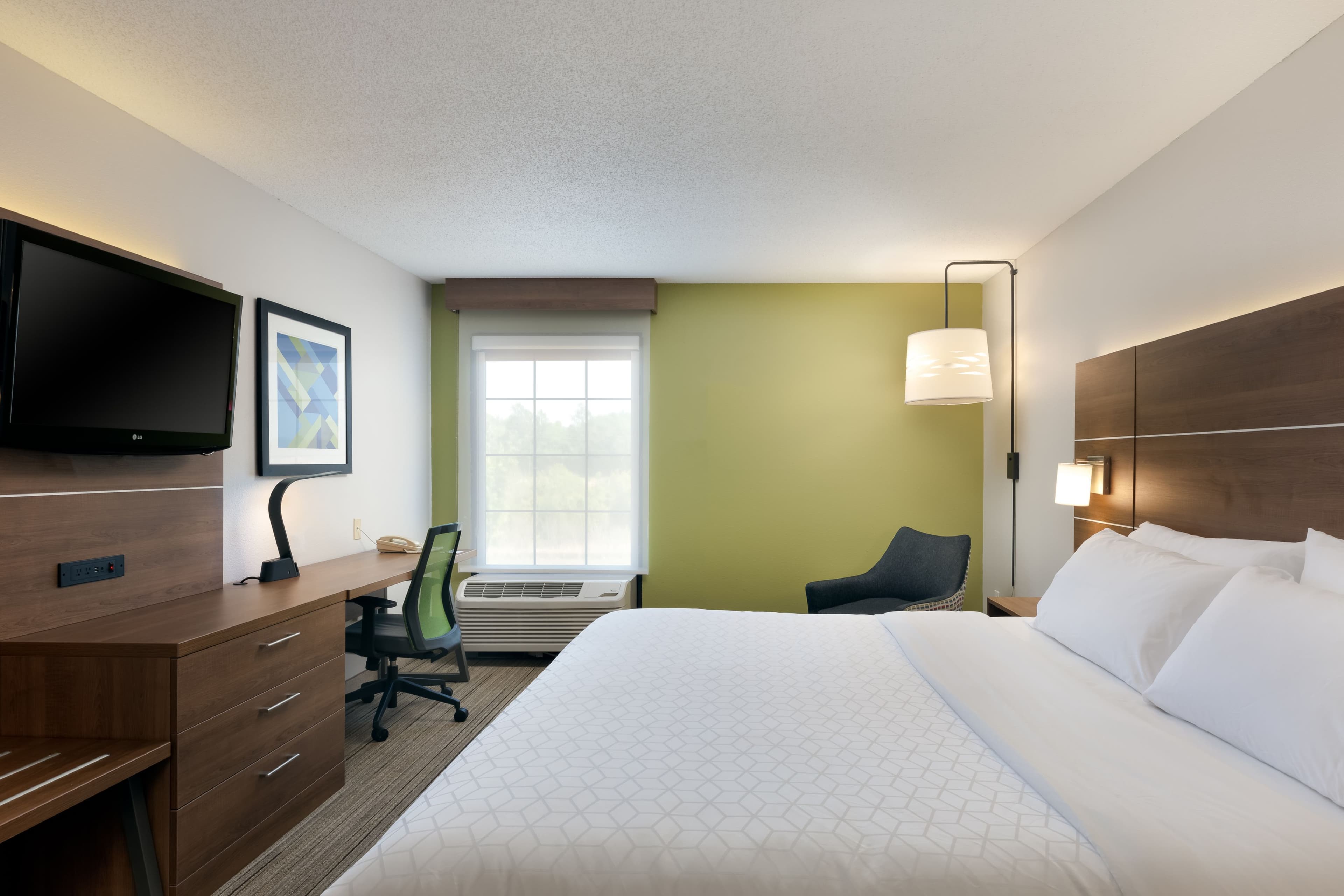 Holiday Inn Express & Suites Milton East I-10 — 10
