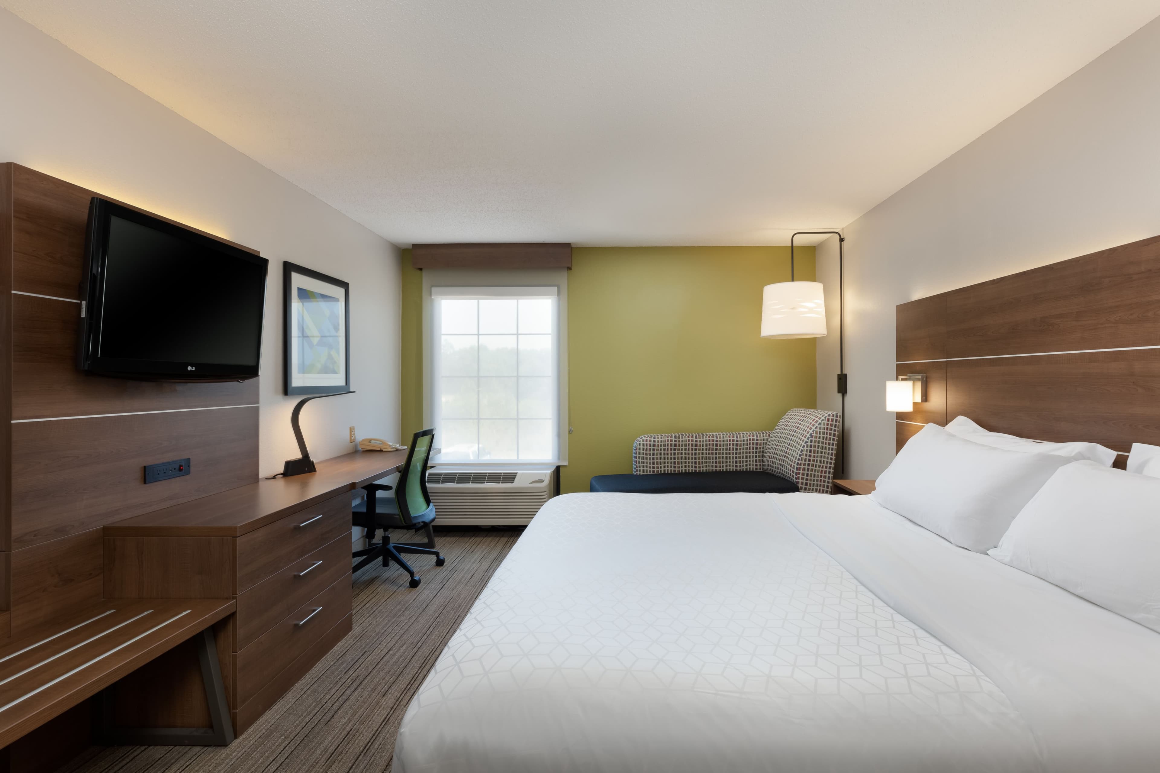 Holiday Inn Express & Suites Milton East I-10 — 27